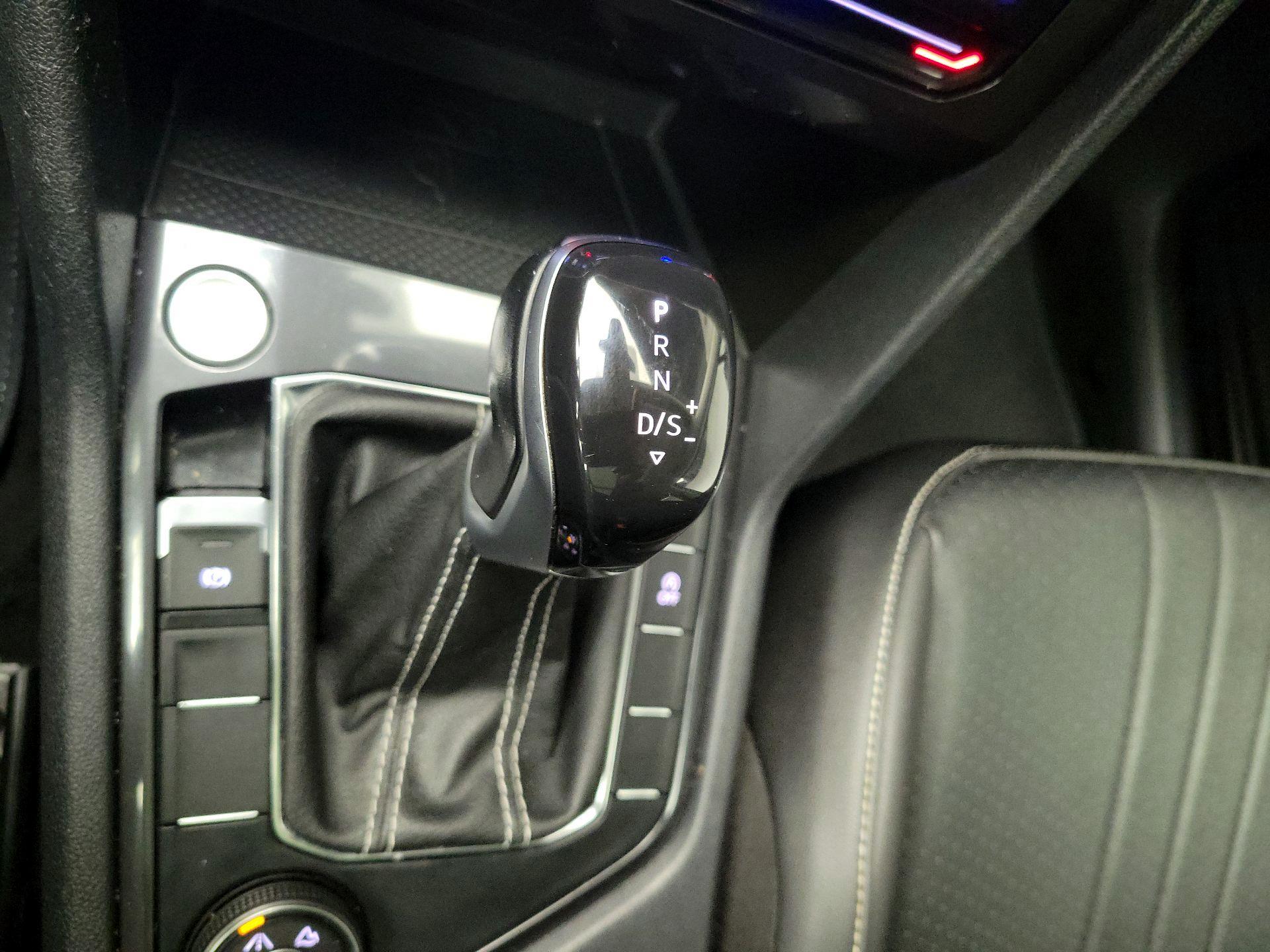 Thumbnail: 2022 Volkswagen Tiguan - 17