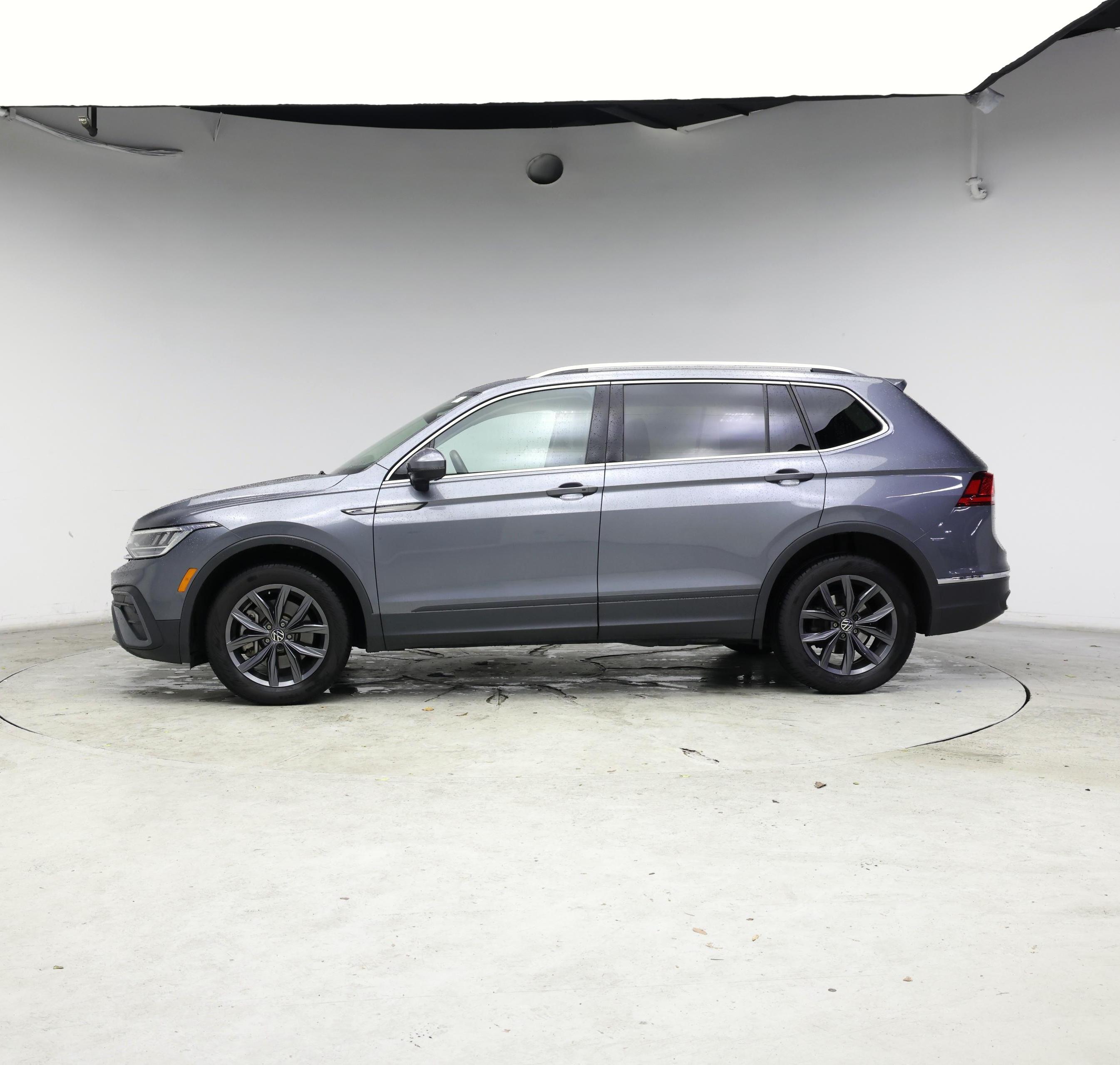 Thumbnail: 2022 Volkswagen Tiguan - 3