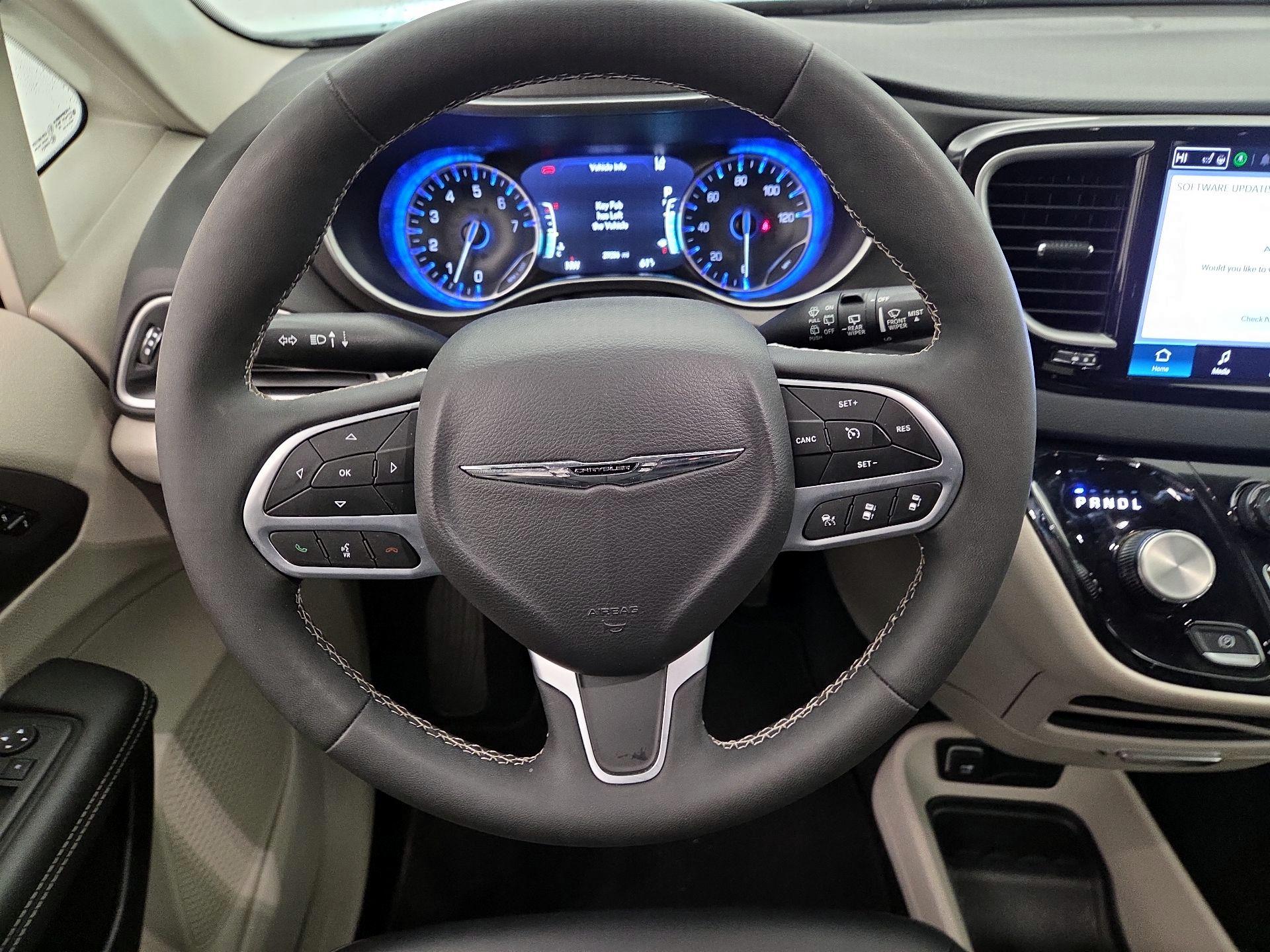 Thumbnail: 2024 Chrysler Pacifica - 10