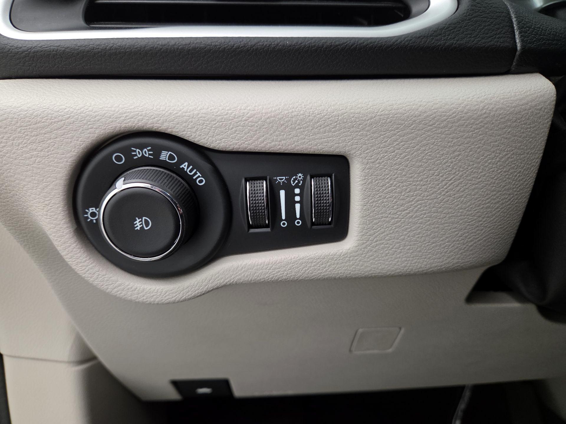 Thumbnail: 2024 Chrysler Pacifica - 13