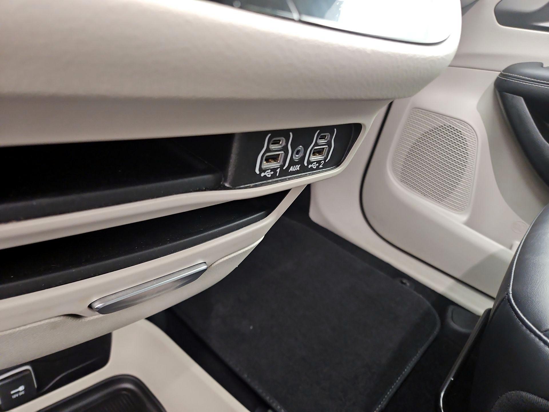 Thumbnail: 2024 Chrysler Pacifica - 18