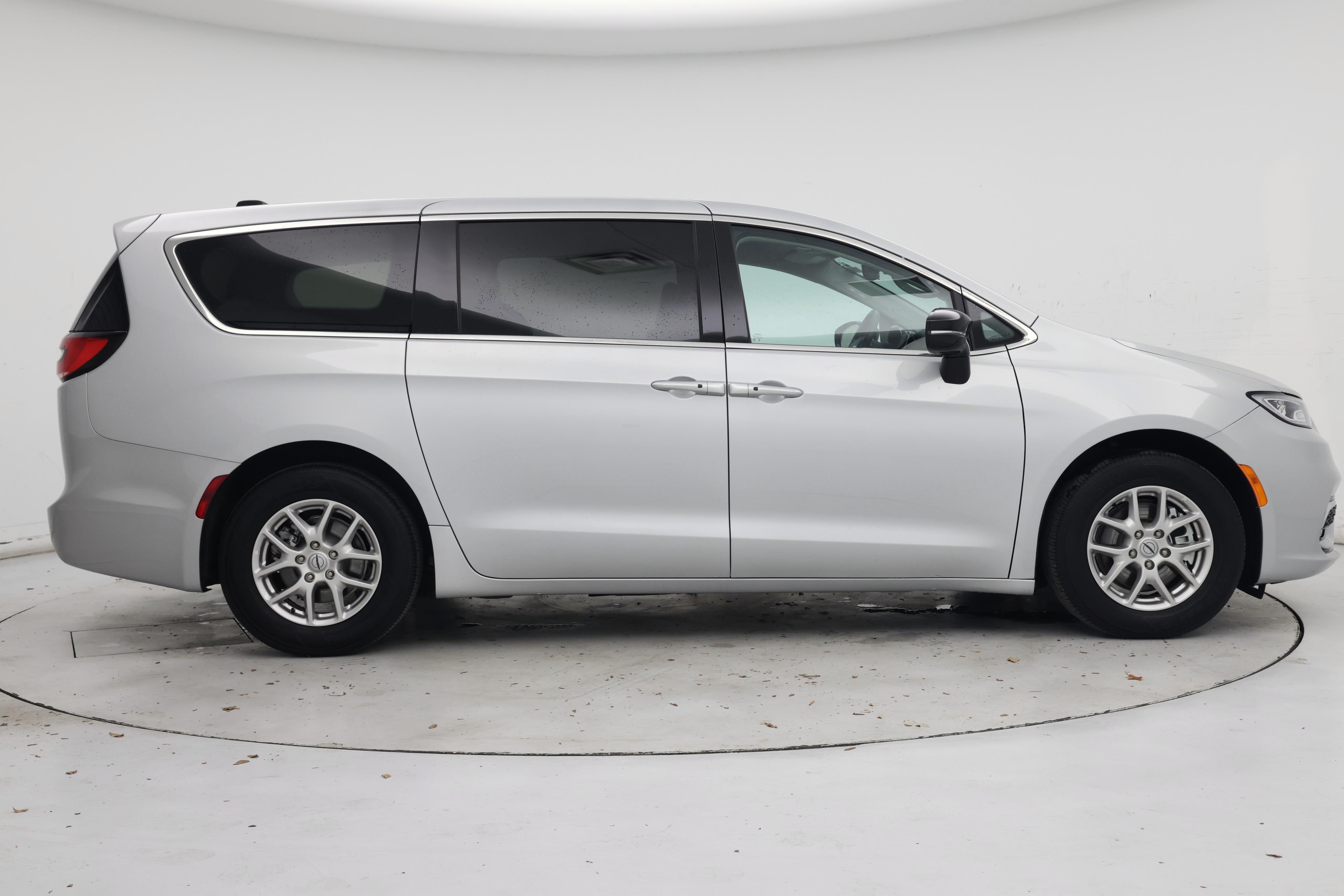 Thumbnail: 2024 Chrysler Pacifica - 7