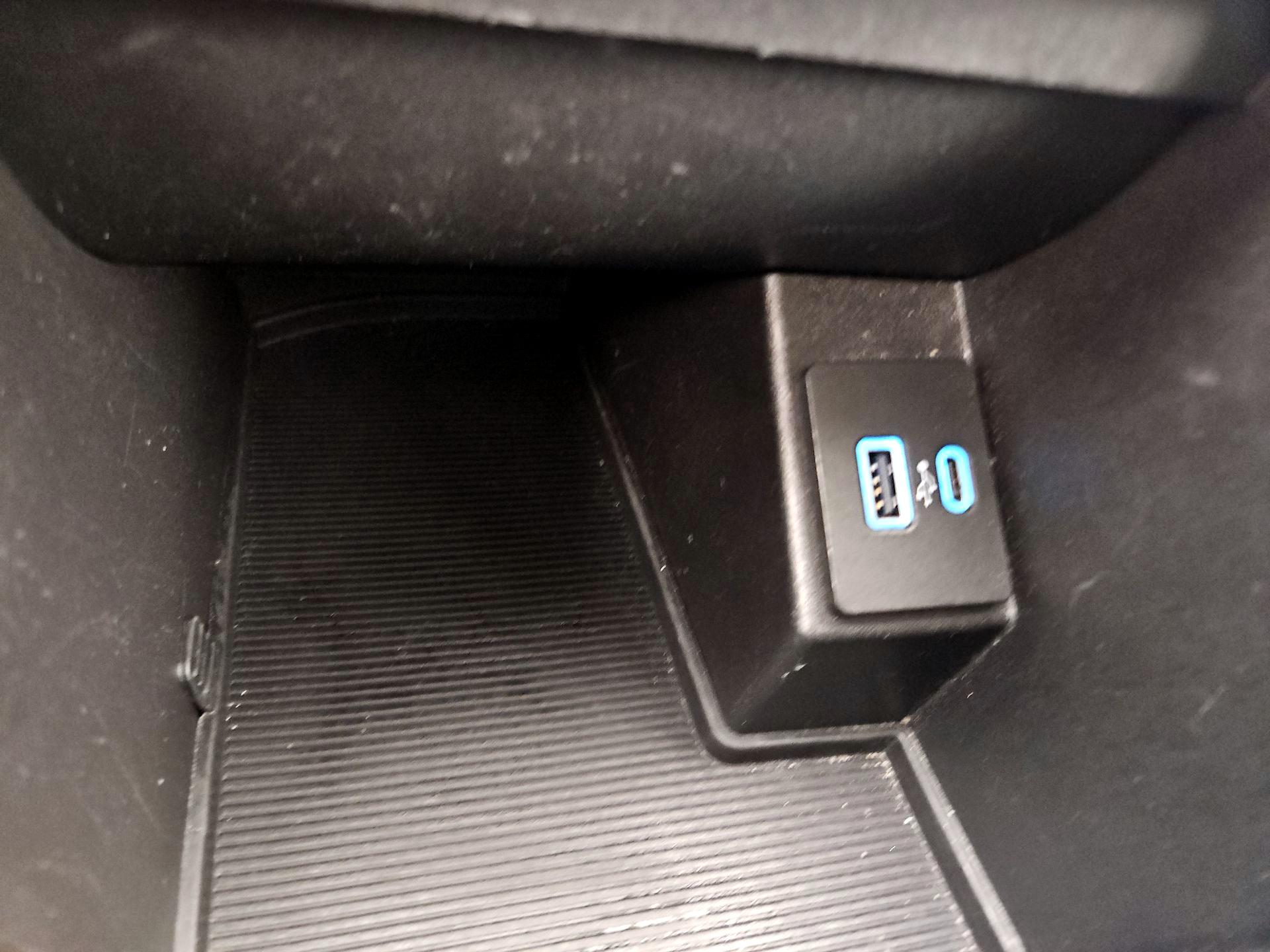 Thumbnail: 2023 Ford Edge - 18