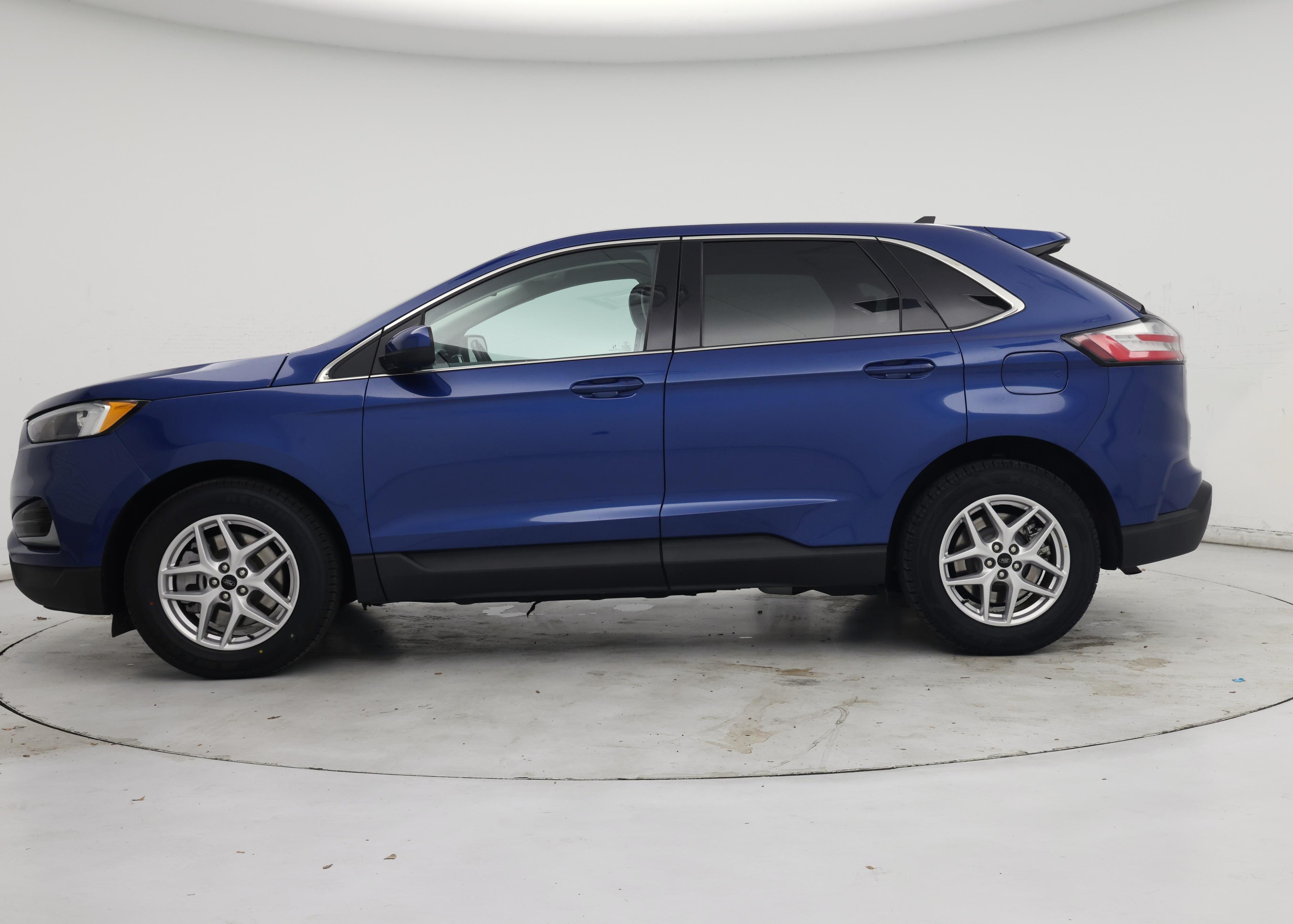Thumbnail: 2023 Ford Edge - 3