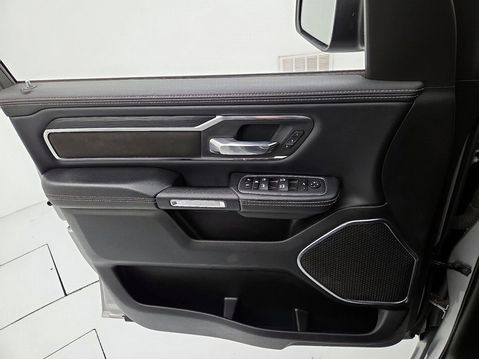 2024 RAM Ram 1500 Pickup Laramie - Photo 13