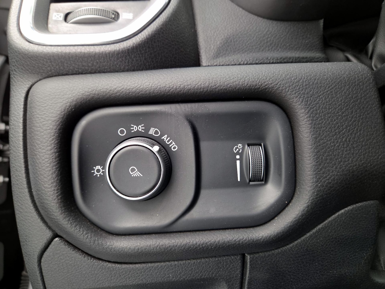 2024 RAM Ram 1500 Pickup Laramie - Photo 14