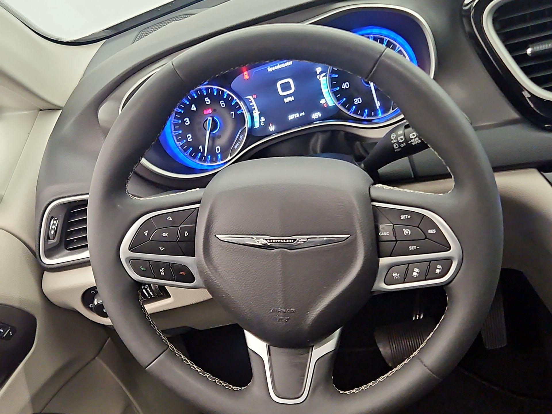 Thumbnail: 2024 Chrysler Pacifica - 10