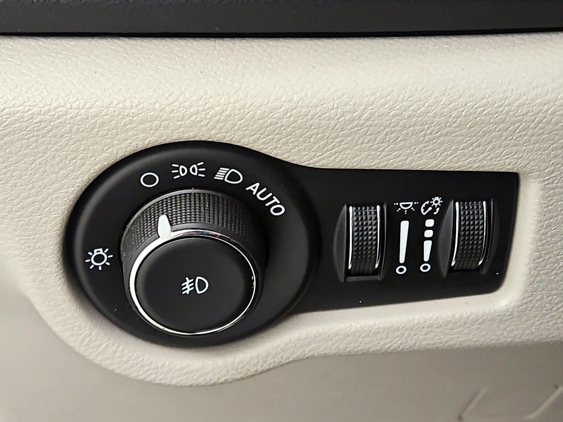 Thumbnail: 2024 Chrysler Pacifica - 13