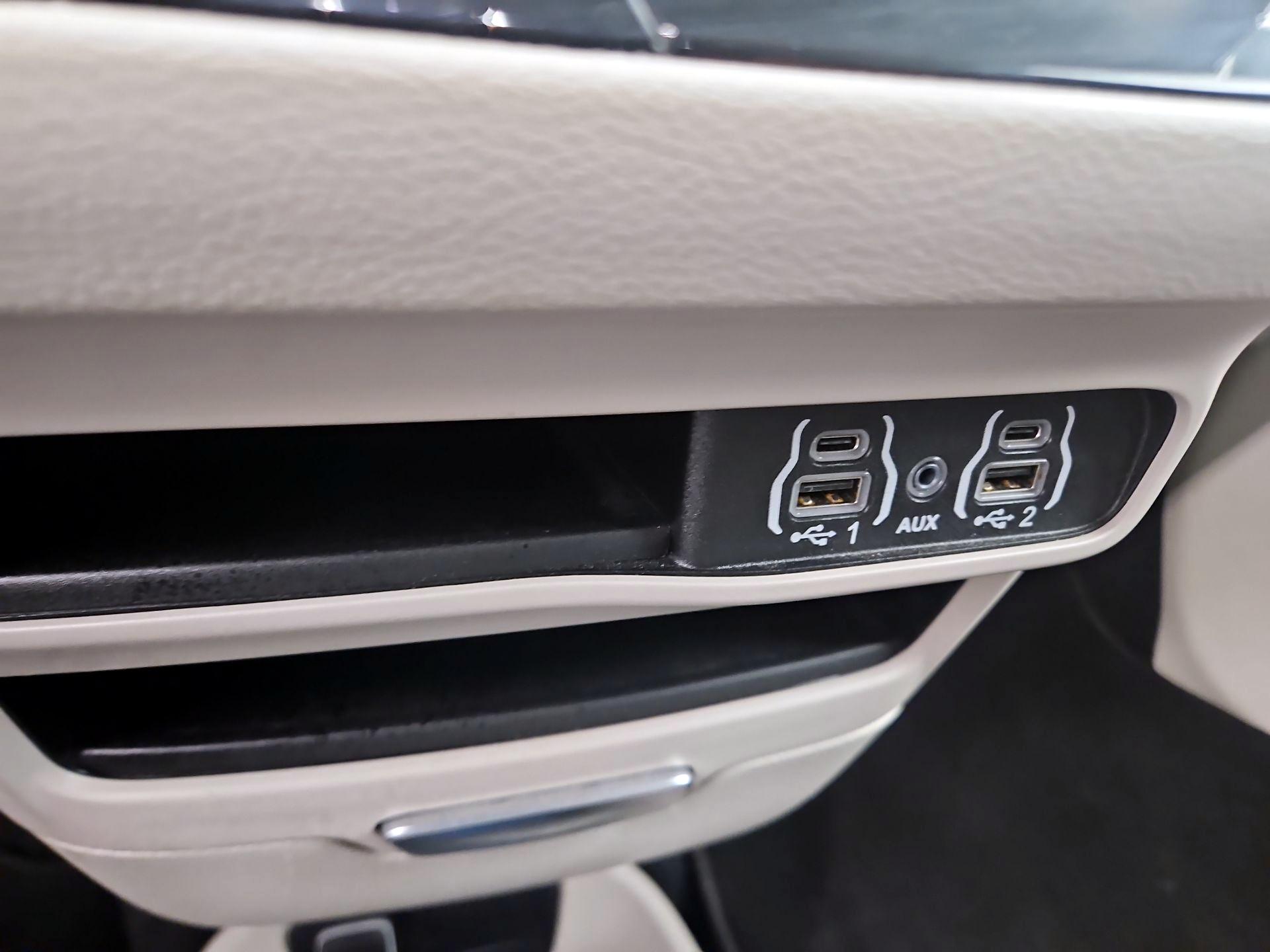 Thumbnail: 2024 Chrysler Pacifica - 18