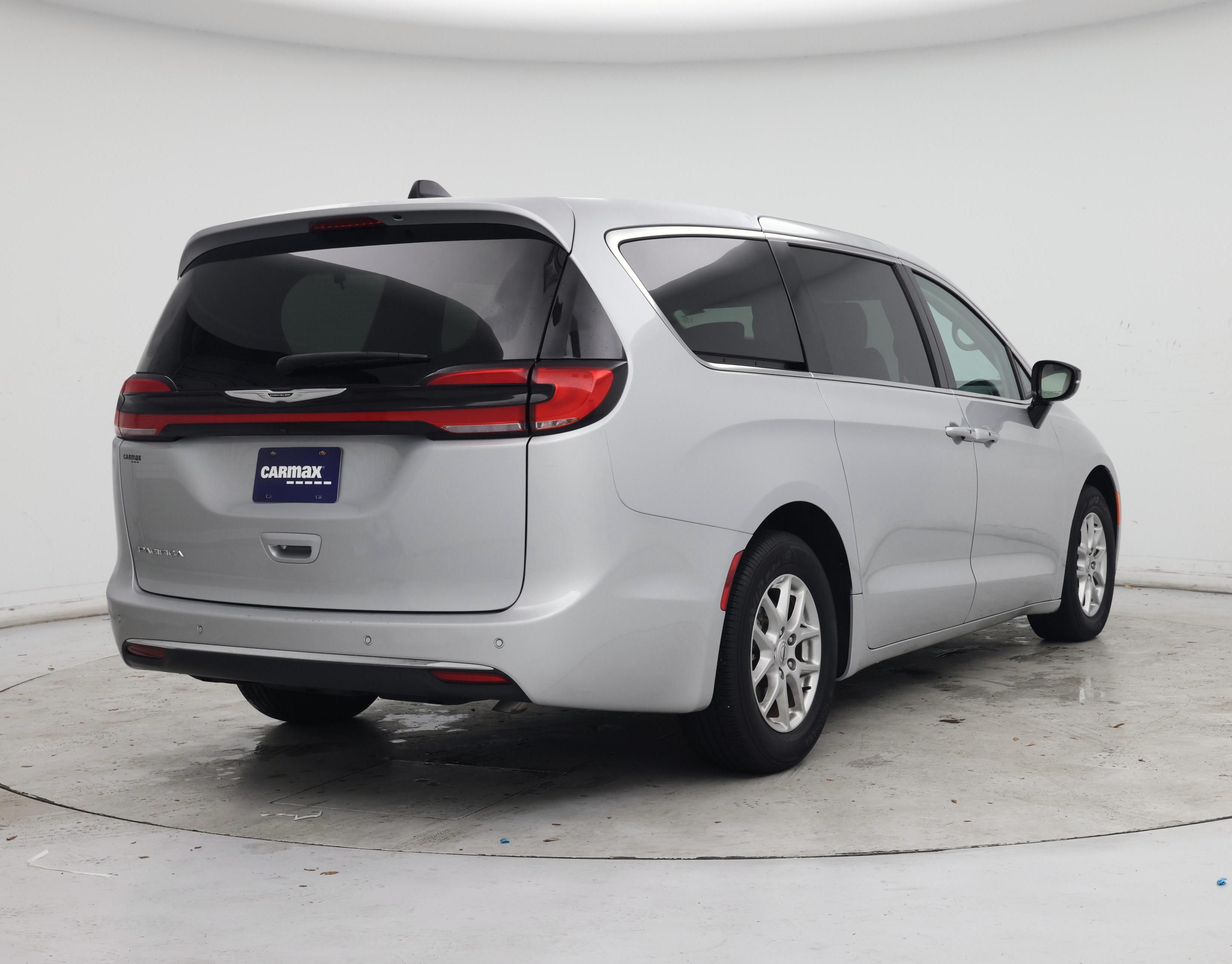 Thumbnail: 2024 Chrysler Pacifica - 8