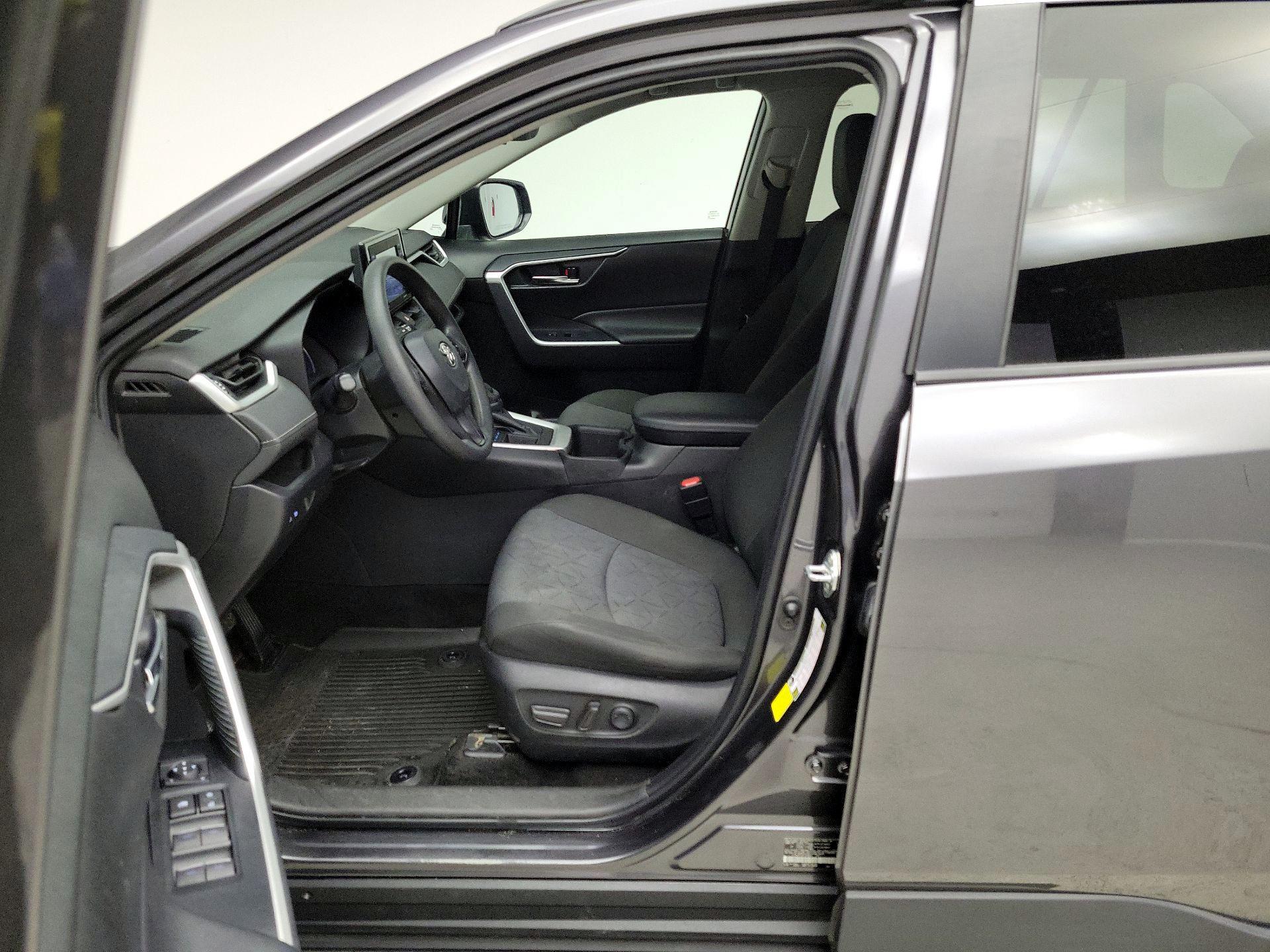 Thumbnail: 2022 Toyota RAV4 - 11