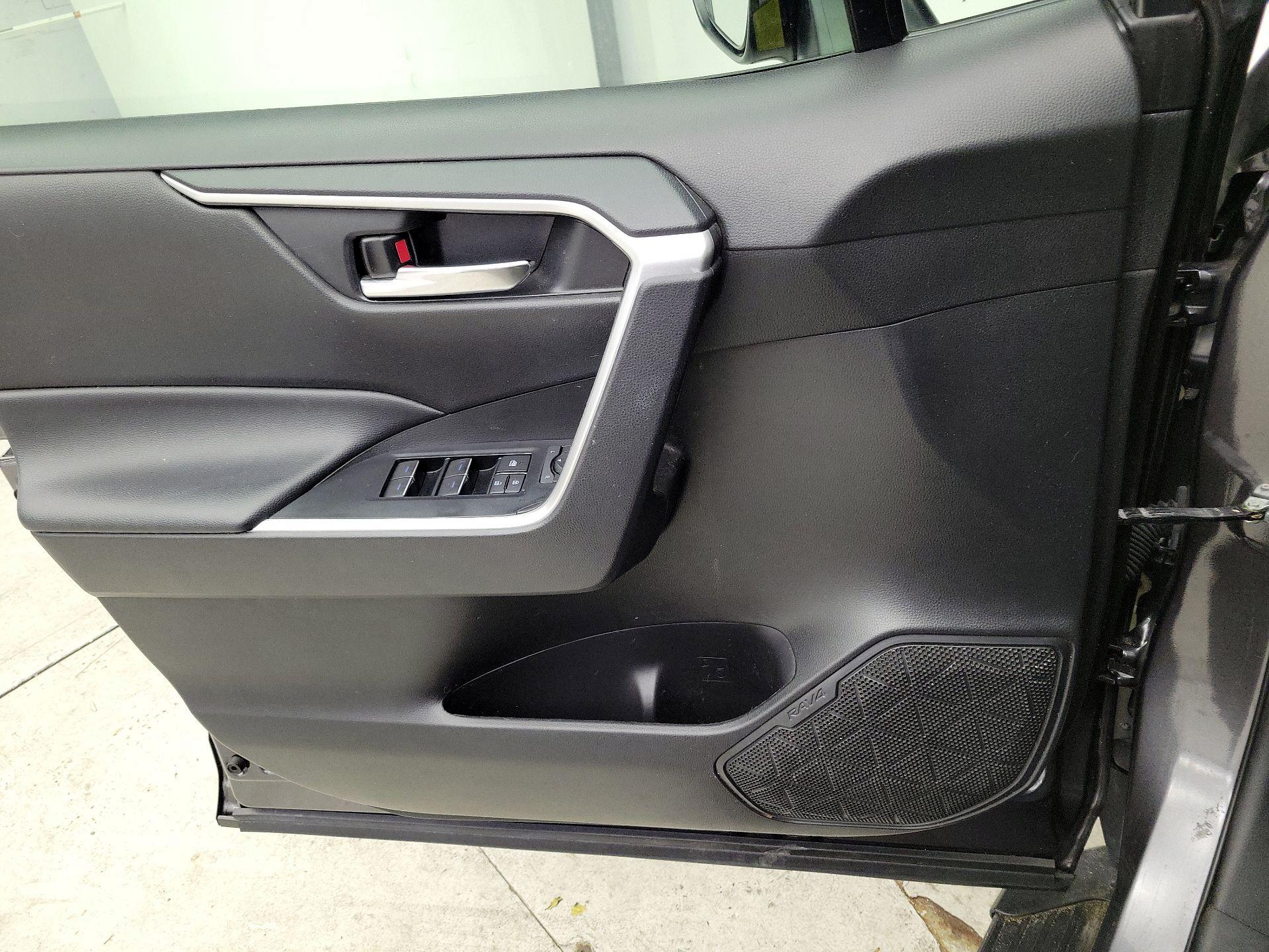 Thumbnail: 2022 Toyota RAV4 - 12