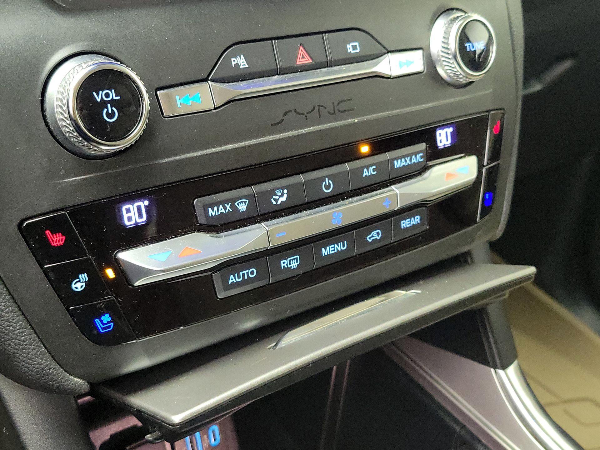 Thumbnail: 2020 Ford Explorer - 16