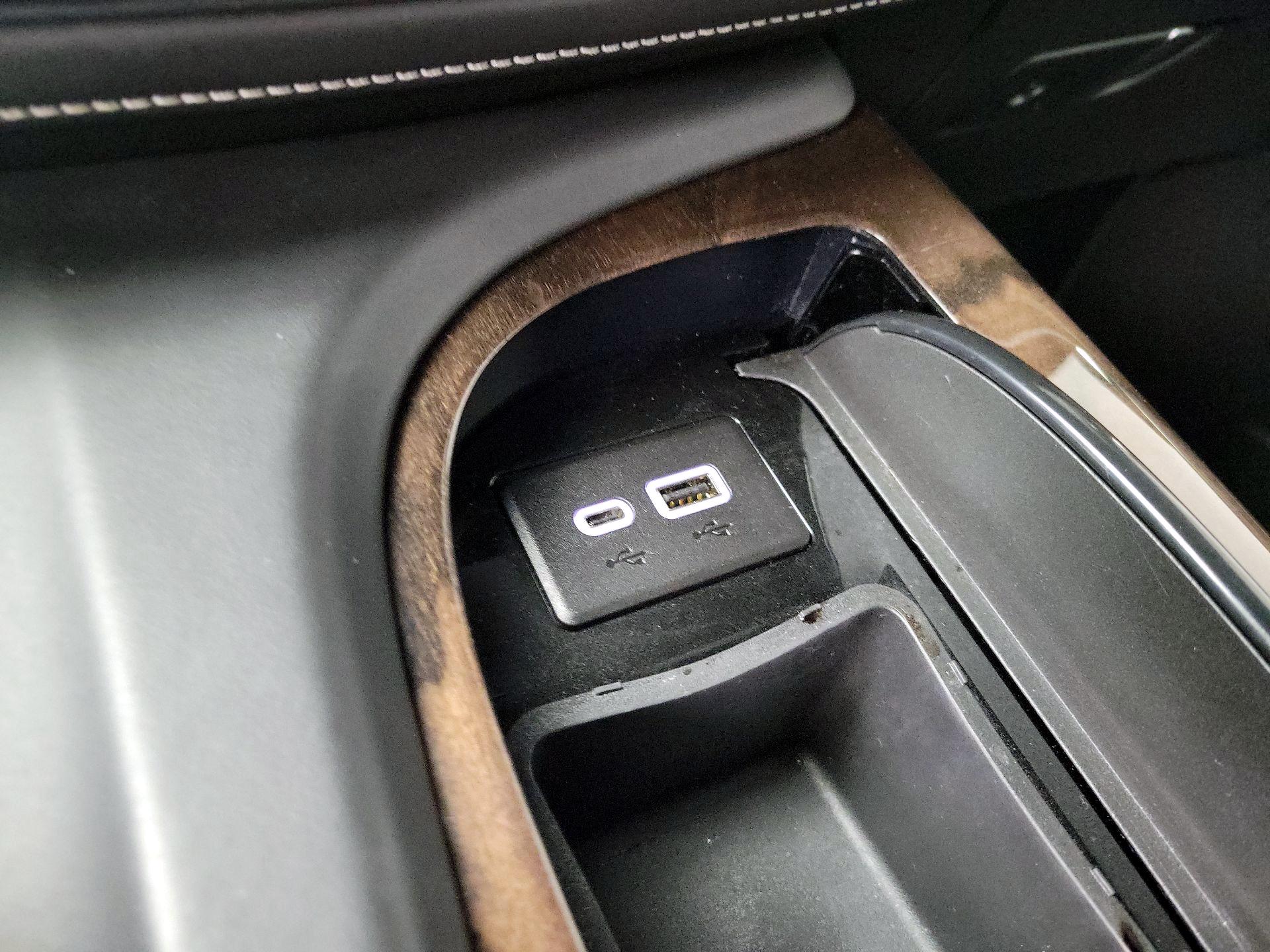 Thumbnail: 2022 Cadillac Escalade - 18