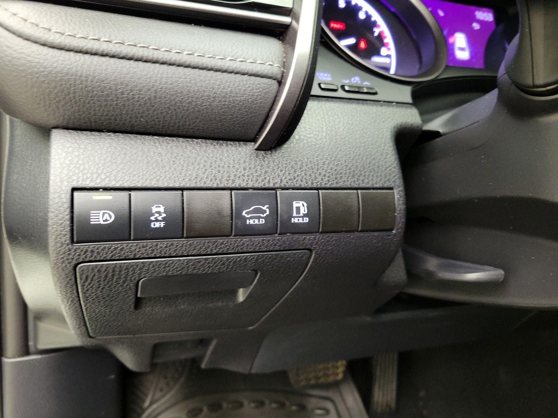 Thumbnail: 2022 Toyota Camry - 13