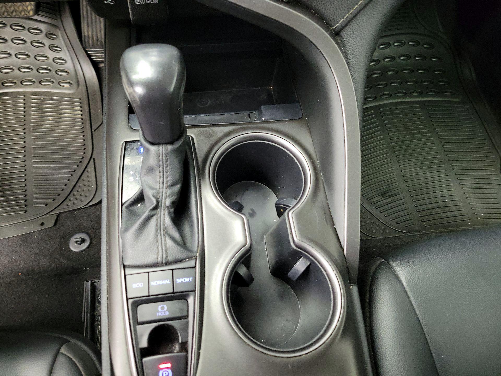 Thumbnail: 2022 Toyota Camry - 17