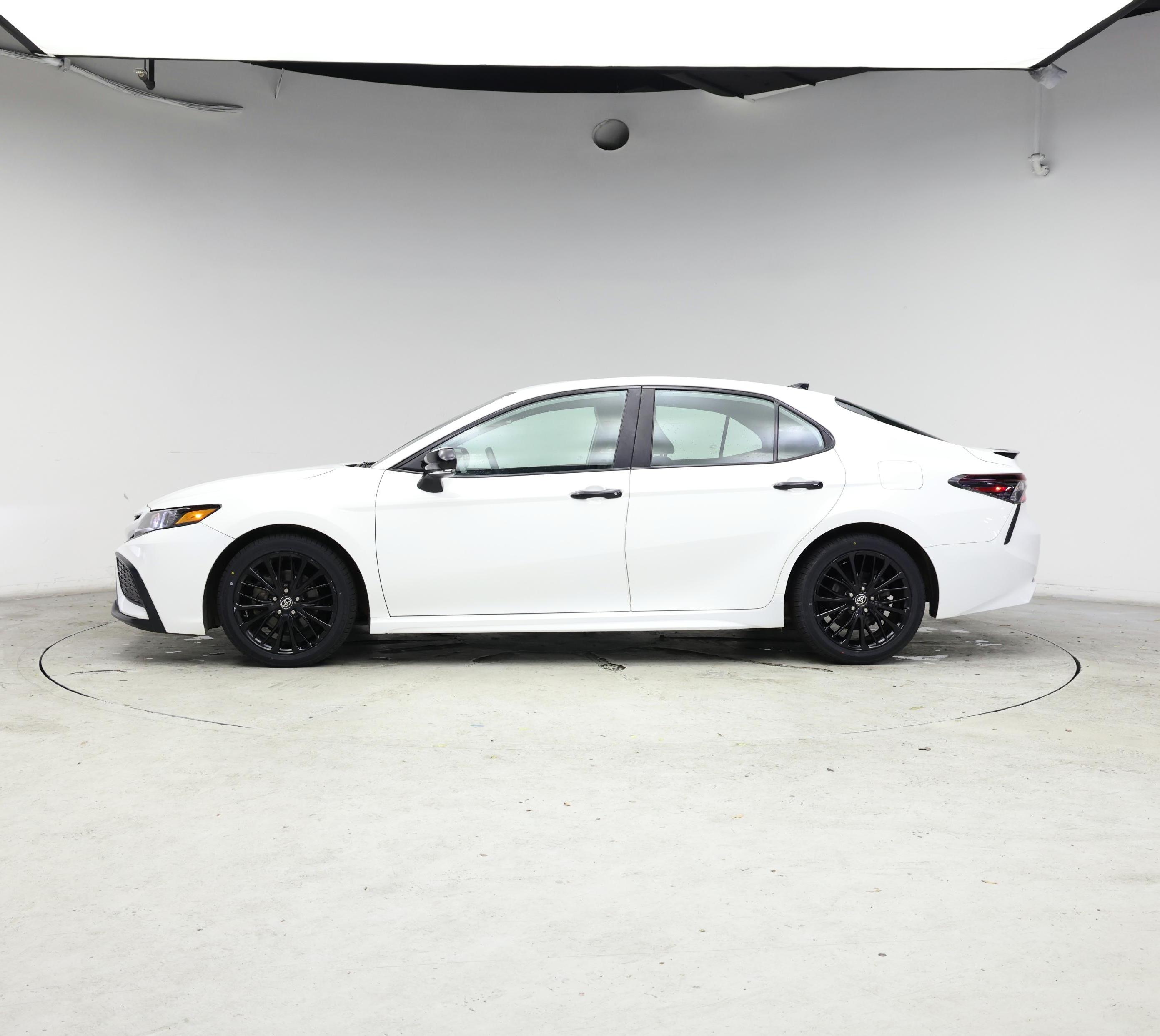 Thumbnail: 2022 Toyota Camry - 3