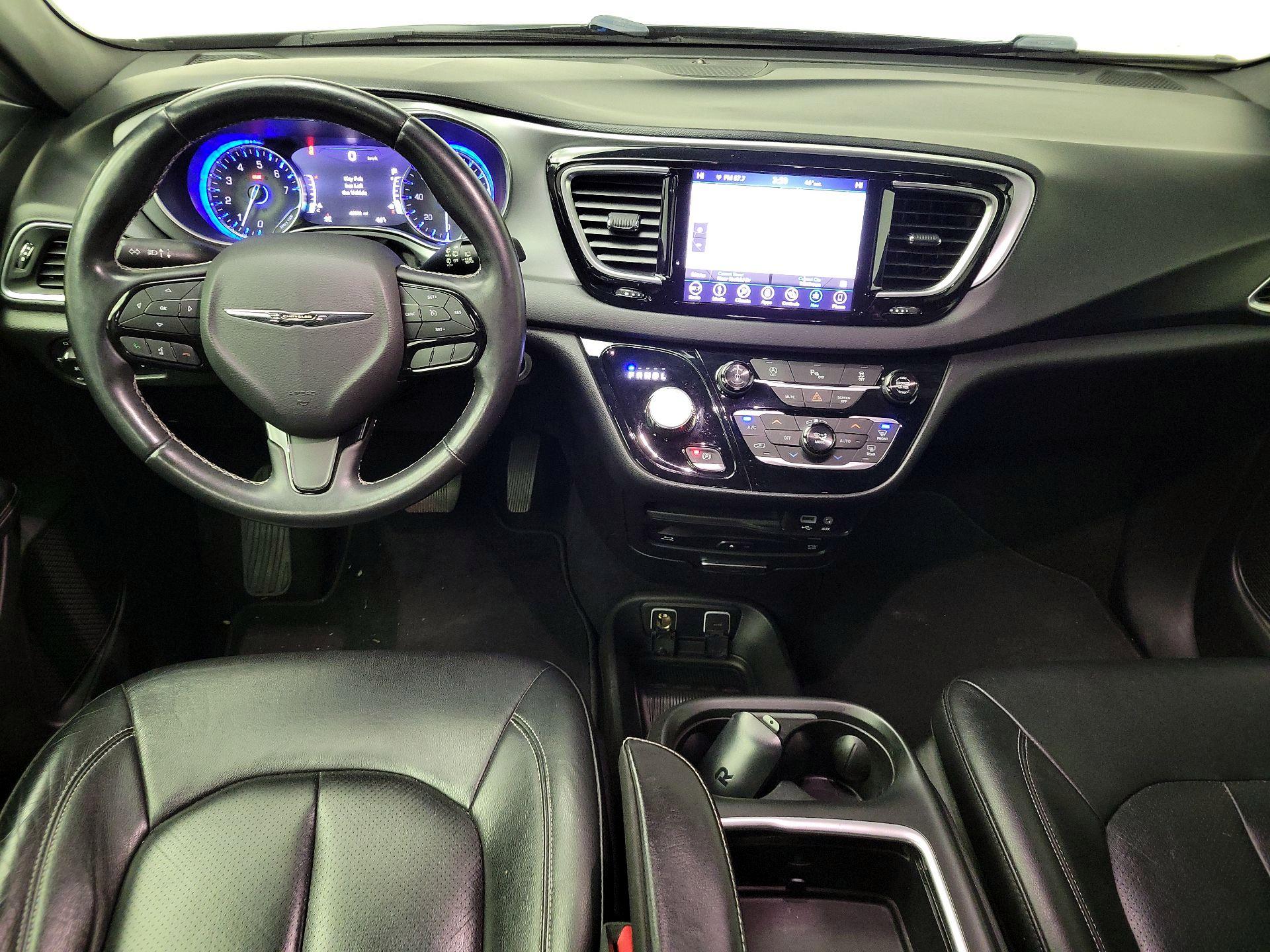 Thumbnail: 2018 Chrysler Pacifica - 9