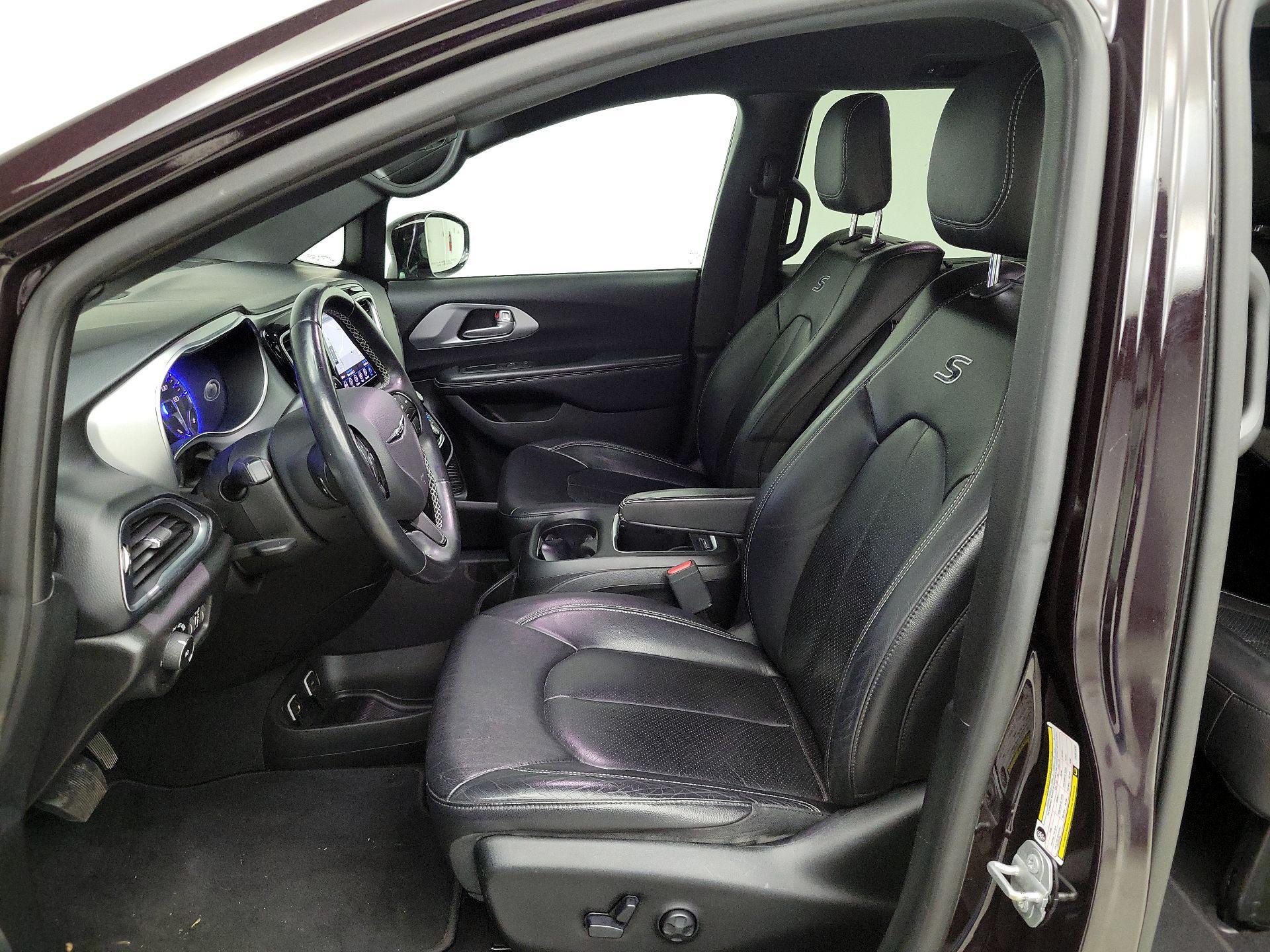 Thumbnail: 2018 Chrysler Pacifica - 11