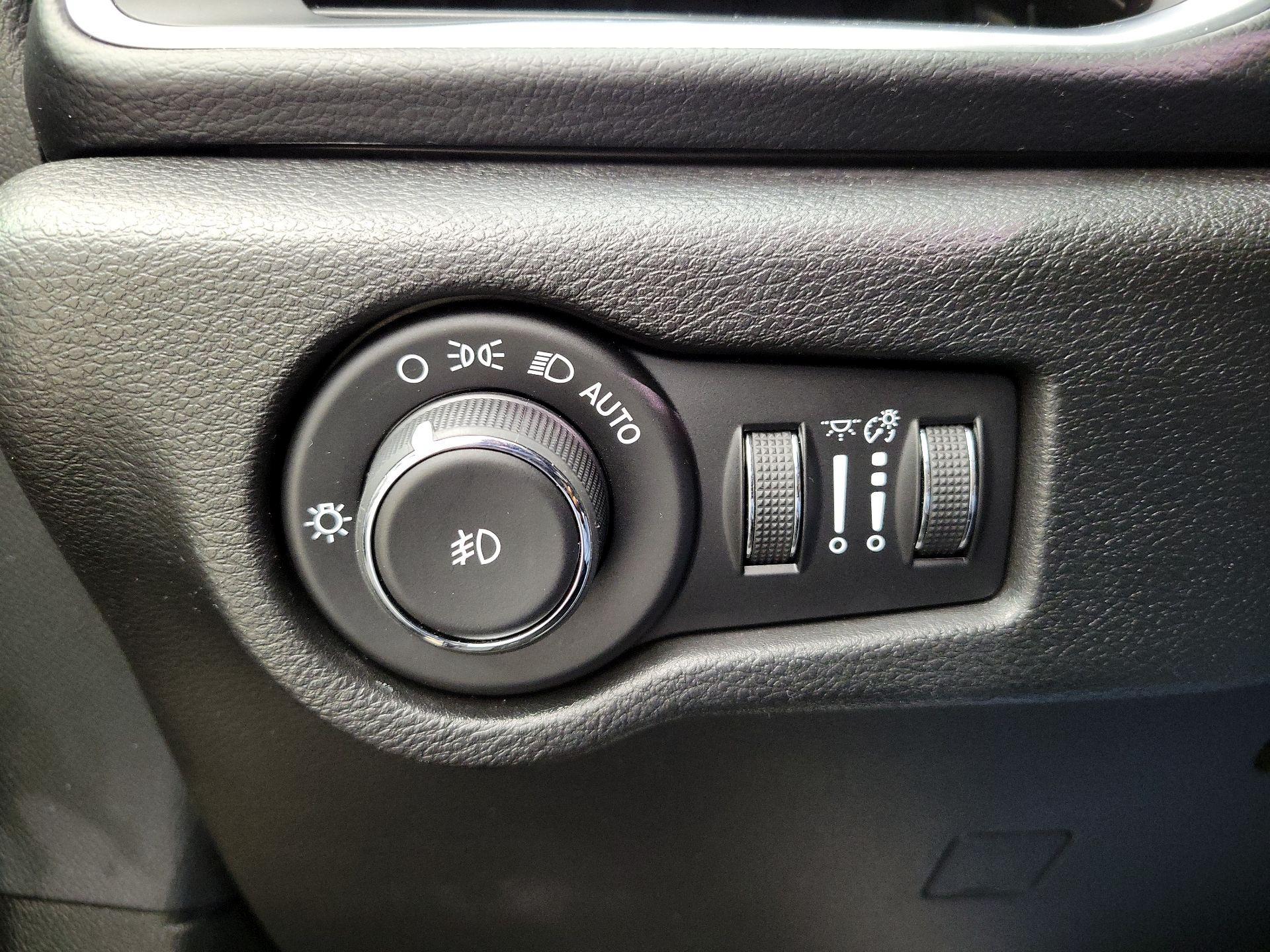 Thumbnail: 2018 Chrysler Pacifica - 13