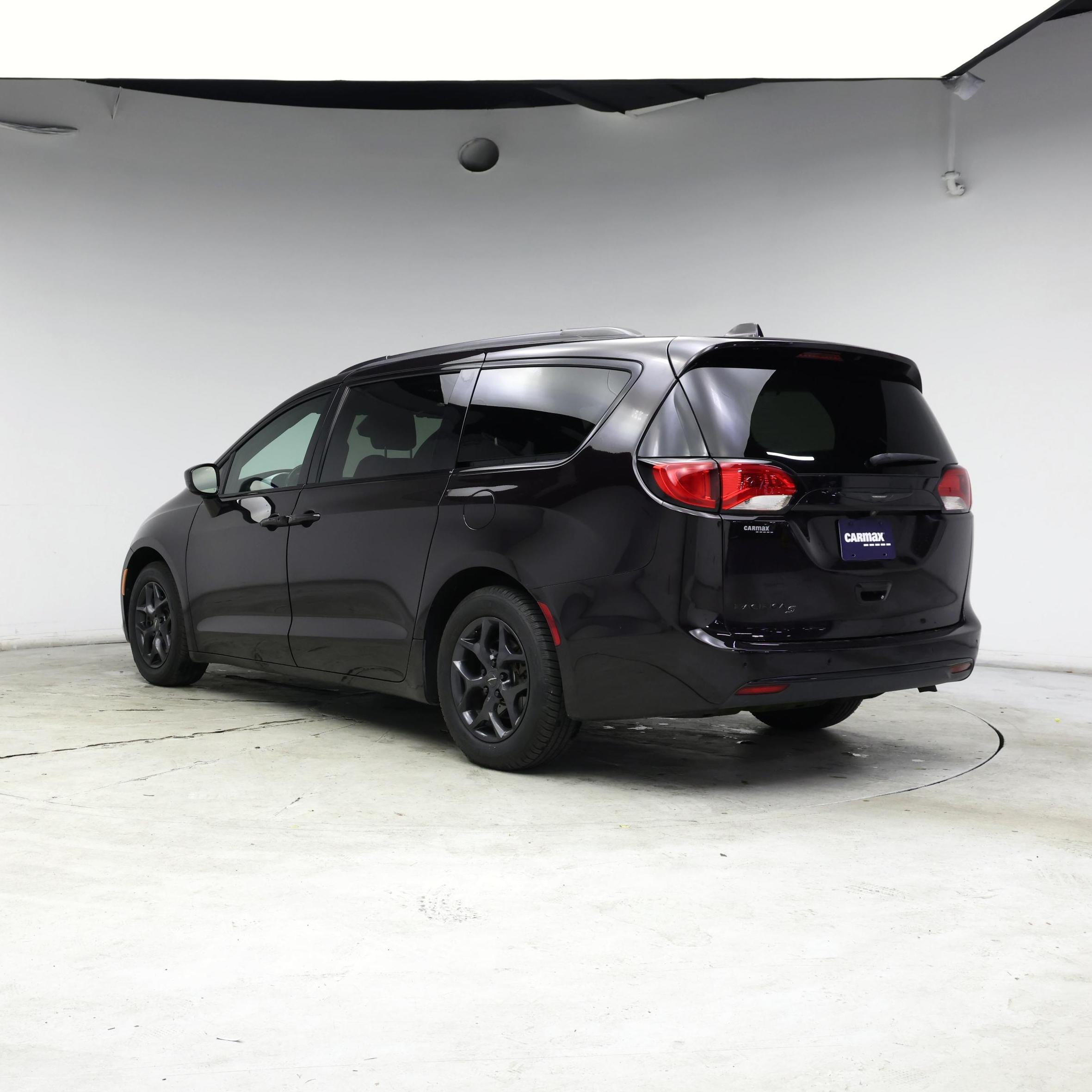 Thumbnail: 2018 Chrysler Pacifica - 2