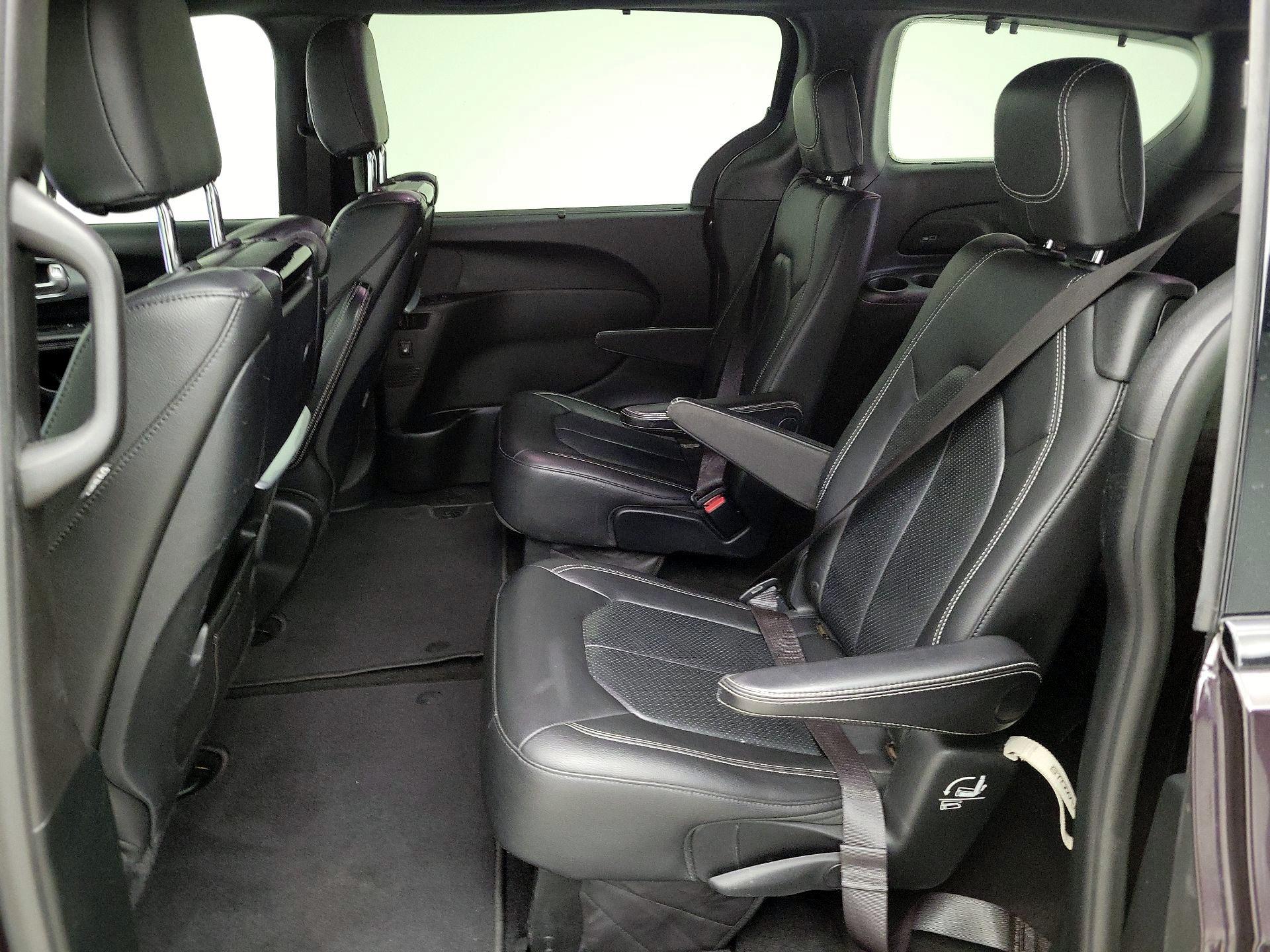 Thumbnail: 2018 Chrysler Pacifica - 20