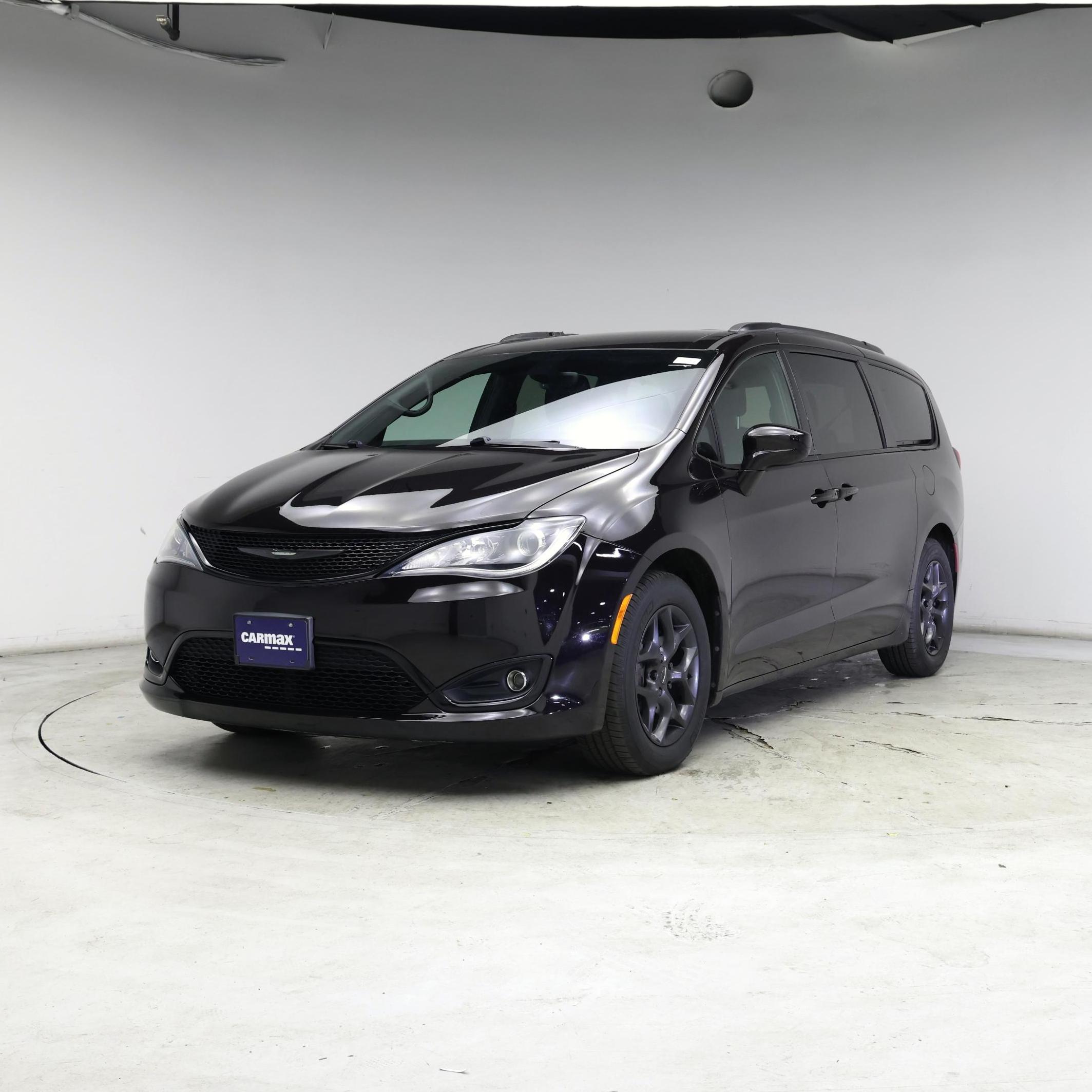 Thumbnail: 2018 Chrysler Pacifica - 4