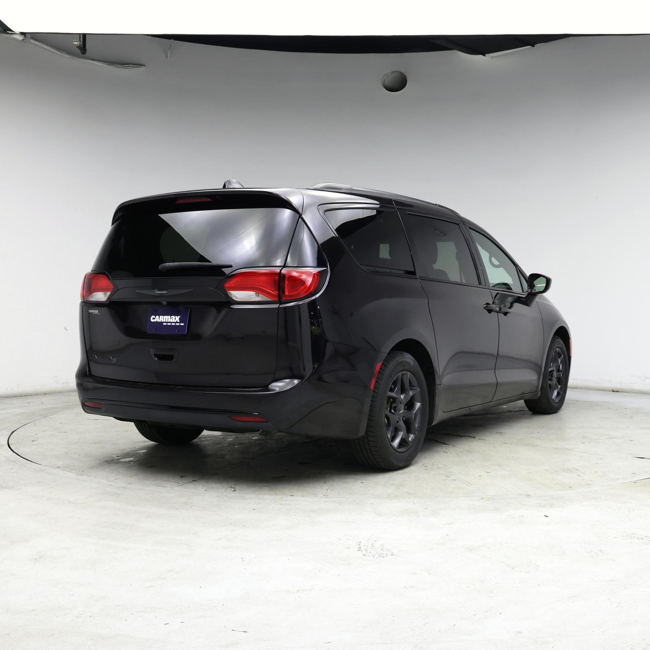 Thumbnail: 2018 Chrysler Pacifica - 8