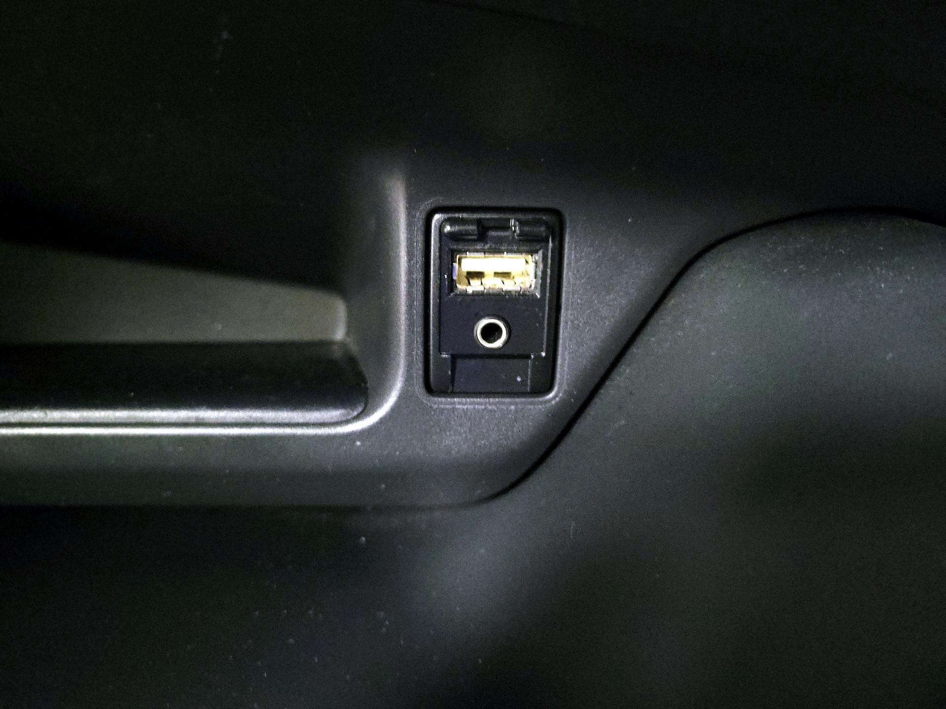 Thumbnail: 2019 Toyota C-HR - 18