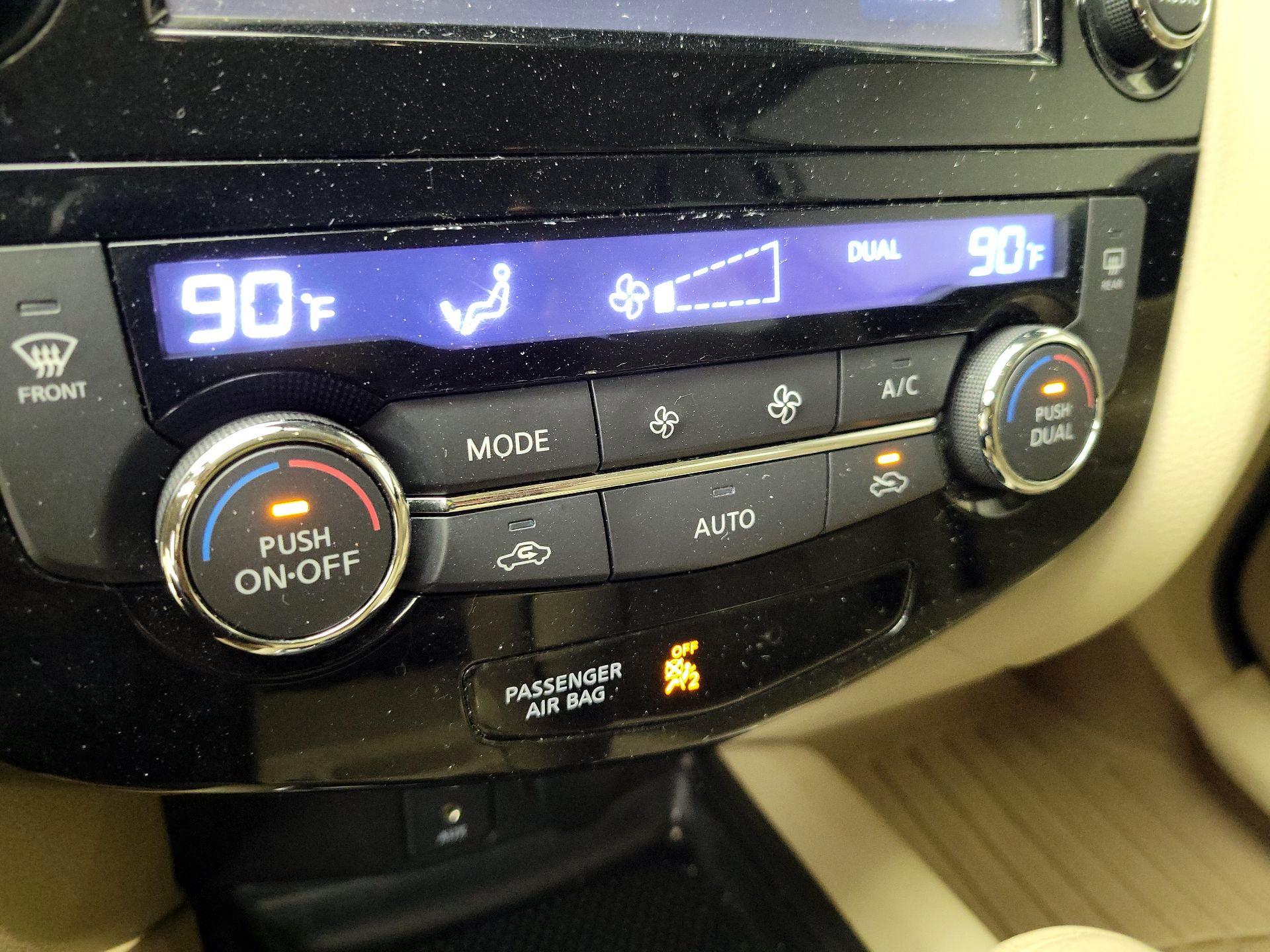 Thumbnail: 2014 Nissan Rogue - 17