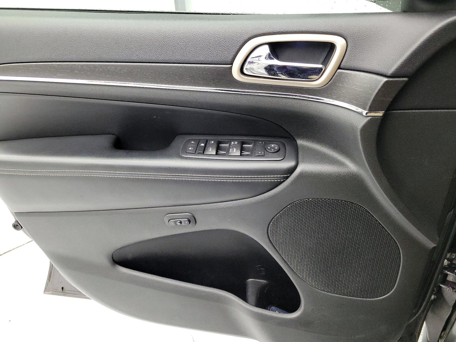 Thumbnail: 2015 Jeep Grand Cherokee - 12