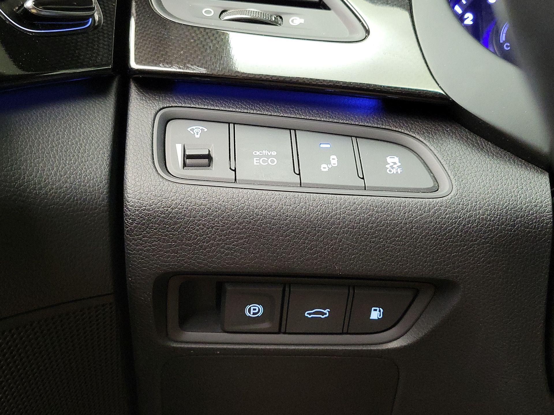 Thumbnail: 2016 Hyundai Azera - 13