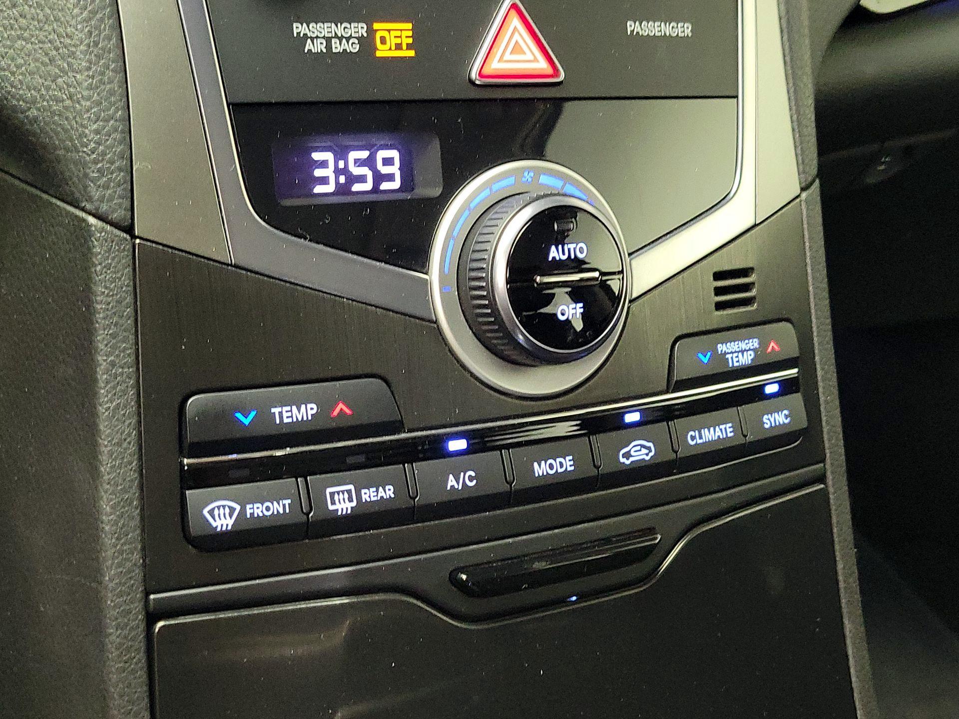 Thumbnail: 2016 Hyundai Azera - 16