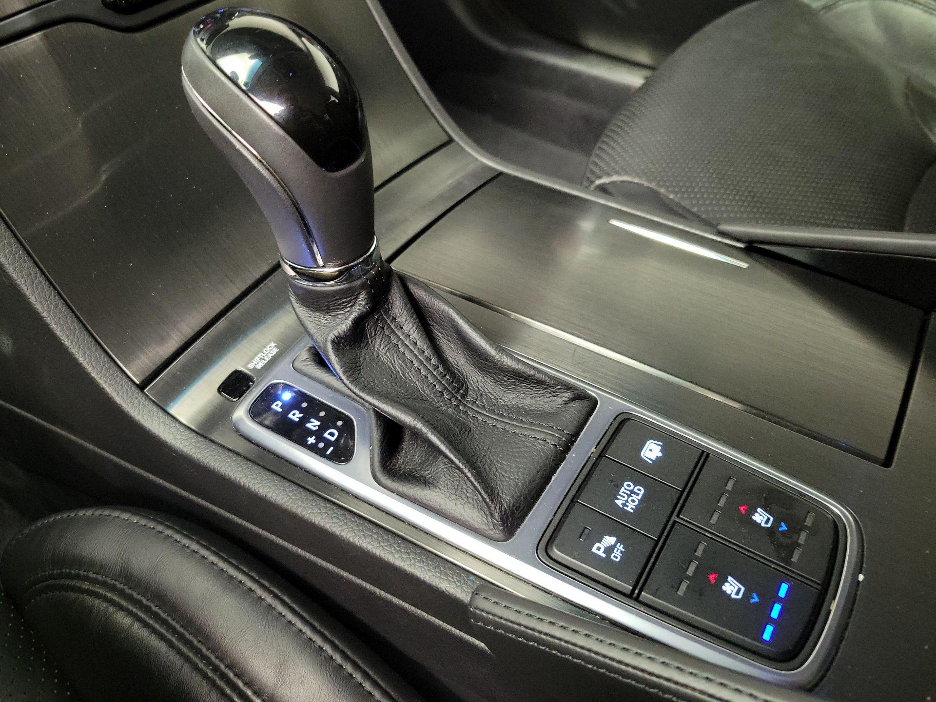 Thumbnail: 2016 Hyundai Azera - 17