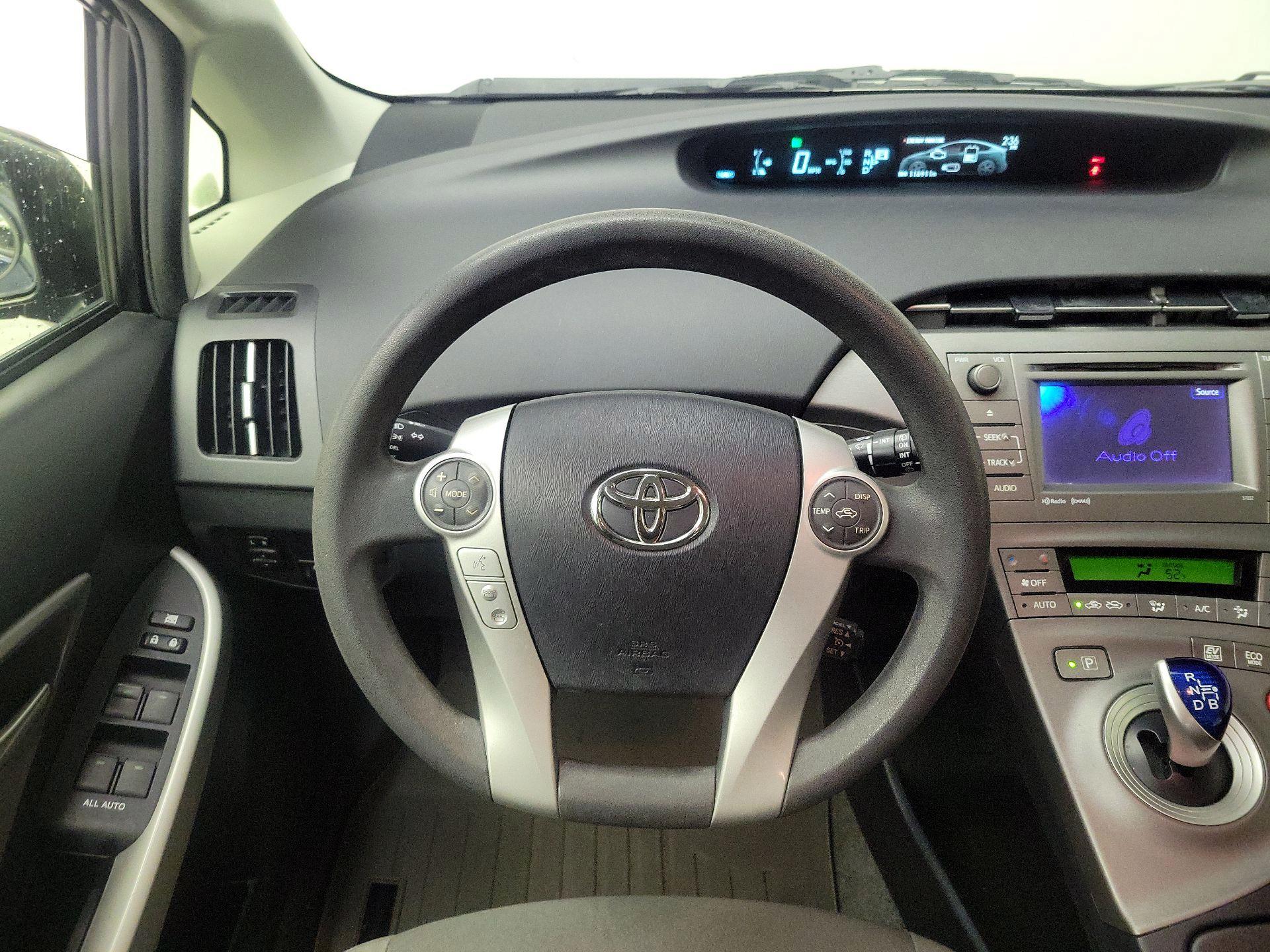 Thumbnail: 2014 Toyota Prius - 10
