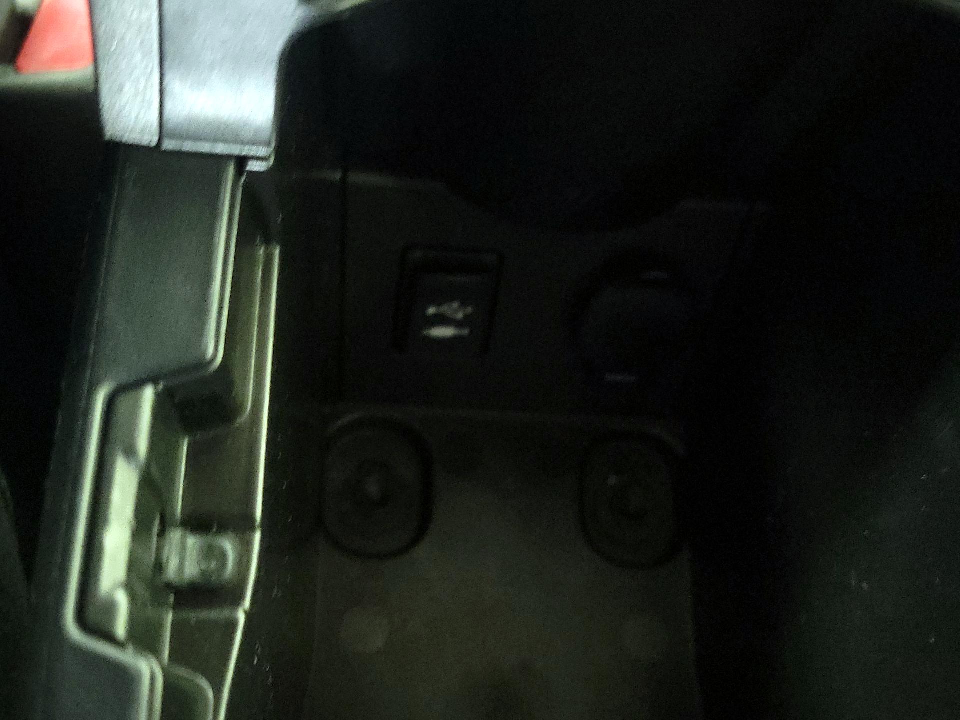 Thumbnail: 2014 Toyota Prius - 18