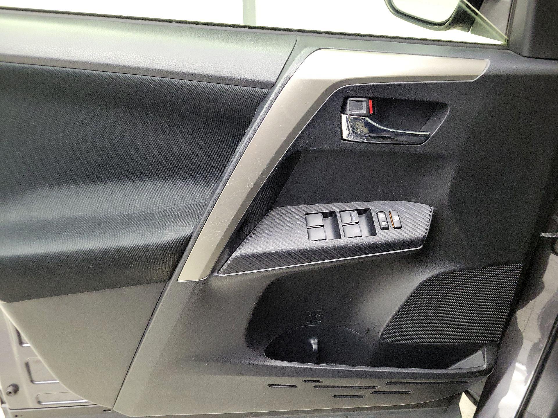 Thumbnail: 2015 Toyota RAV4 - 12