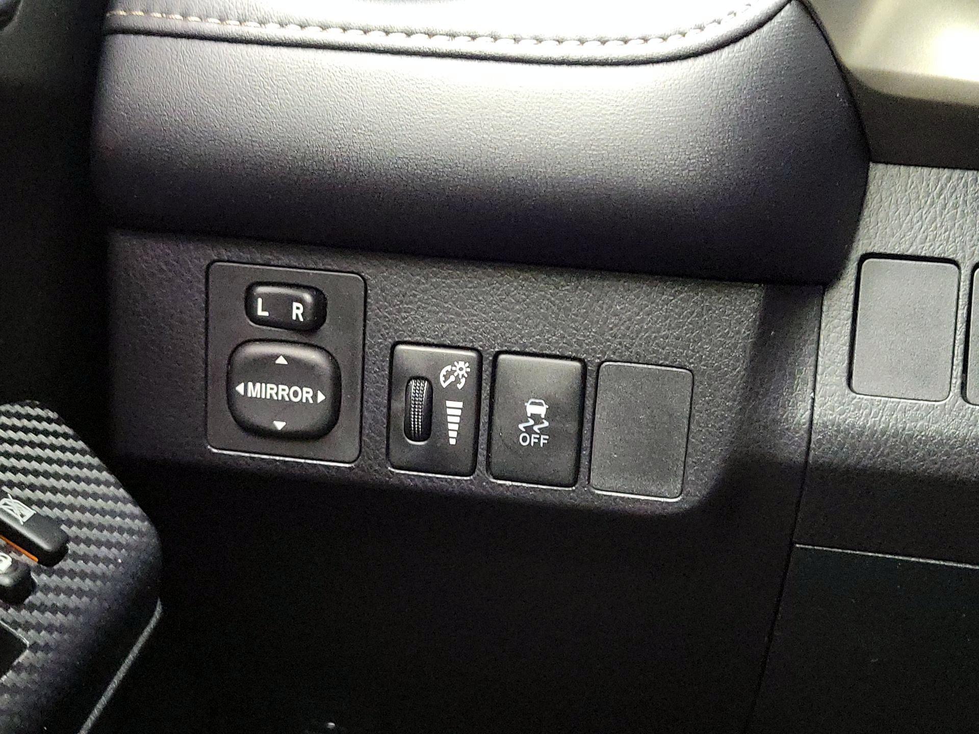 Thumbnail: 2015 Toyota RAV4 - 13