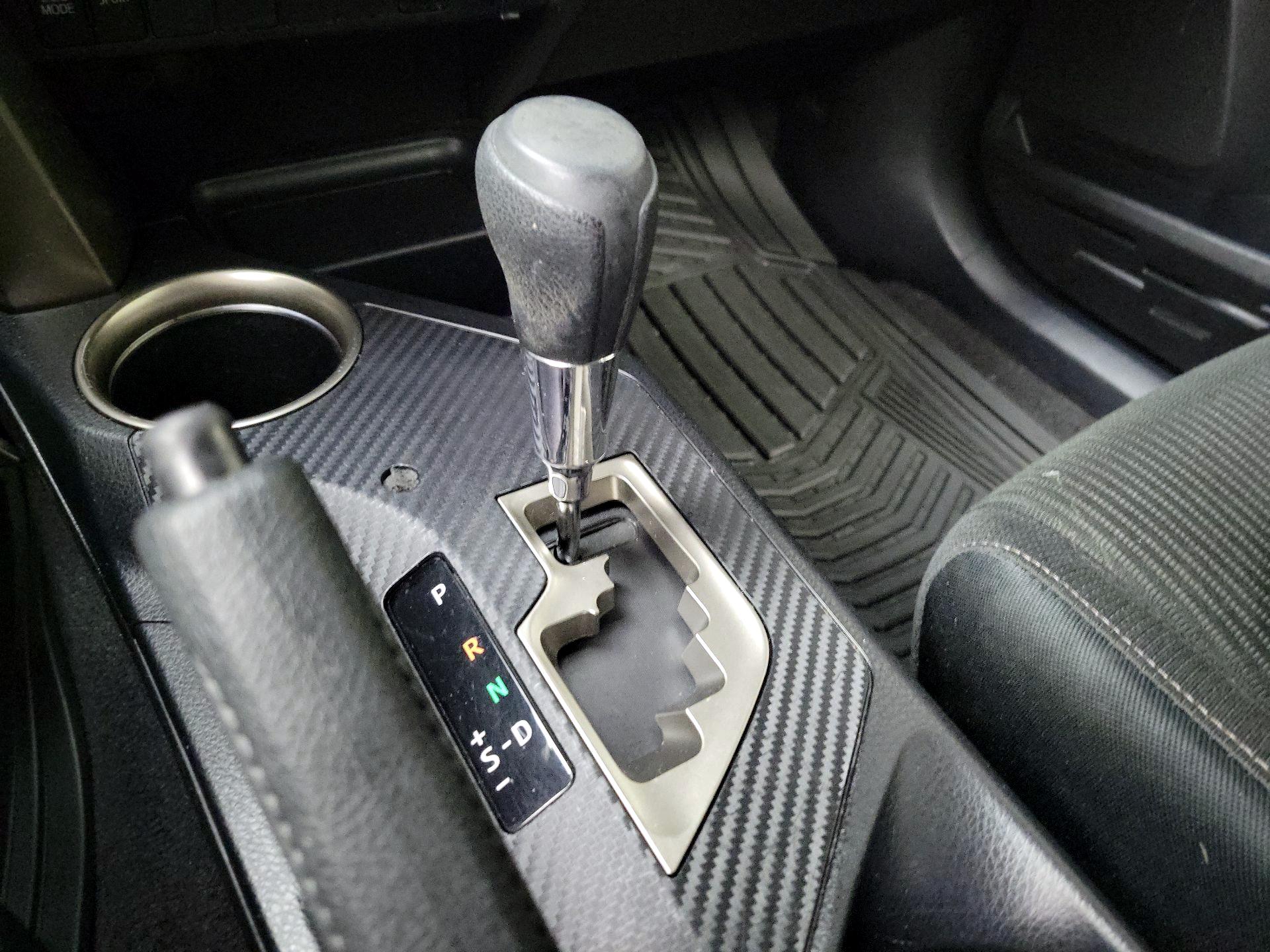 Thumbnail: 2015 Toyota RAV4 - 17