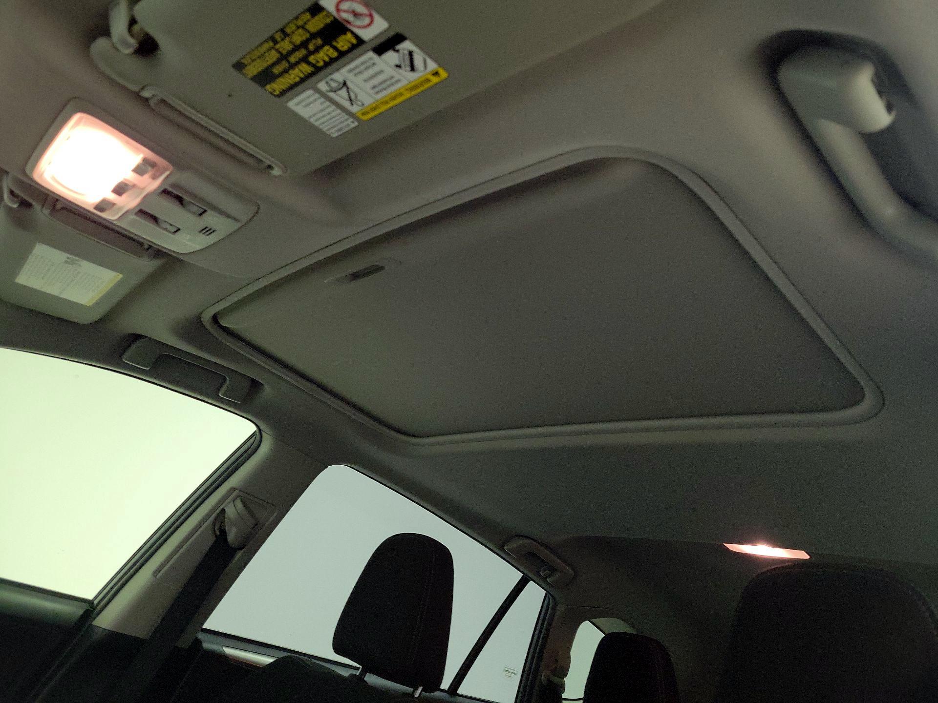 Thumbnail: 2015 Toyota RAV4 - 19