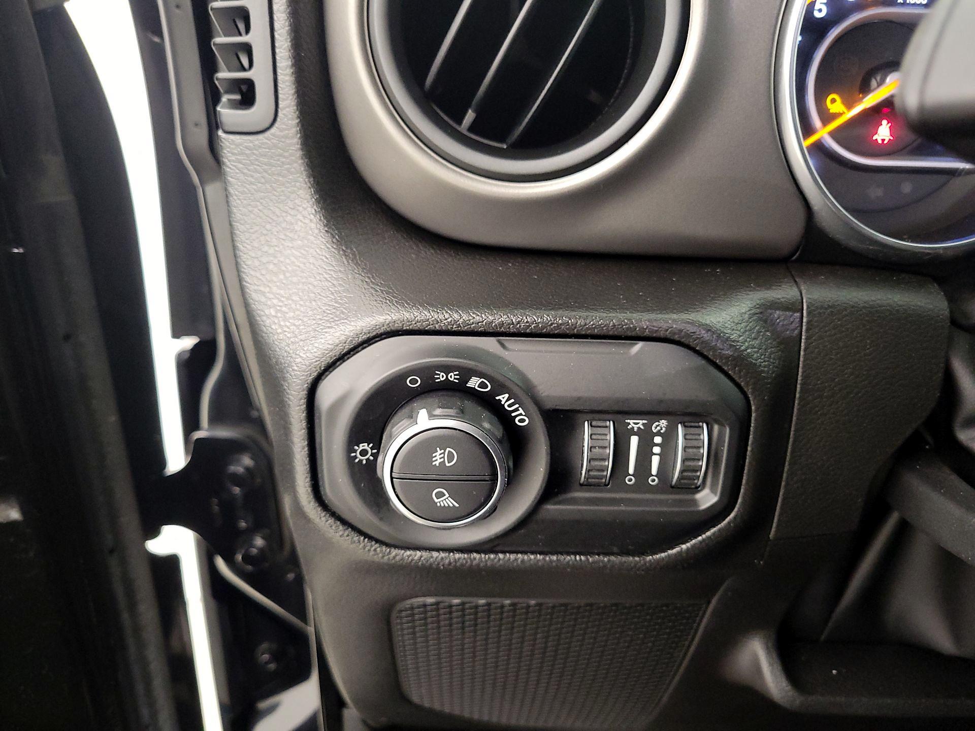 Thumbnail: 2022 Jeep Gladiator - 13