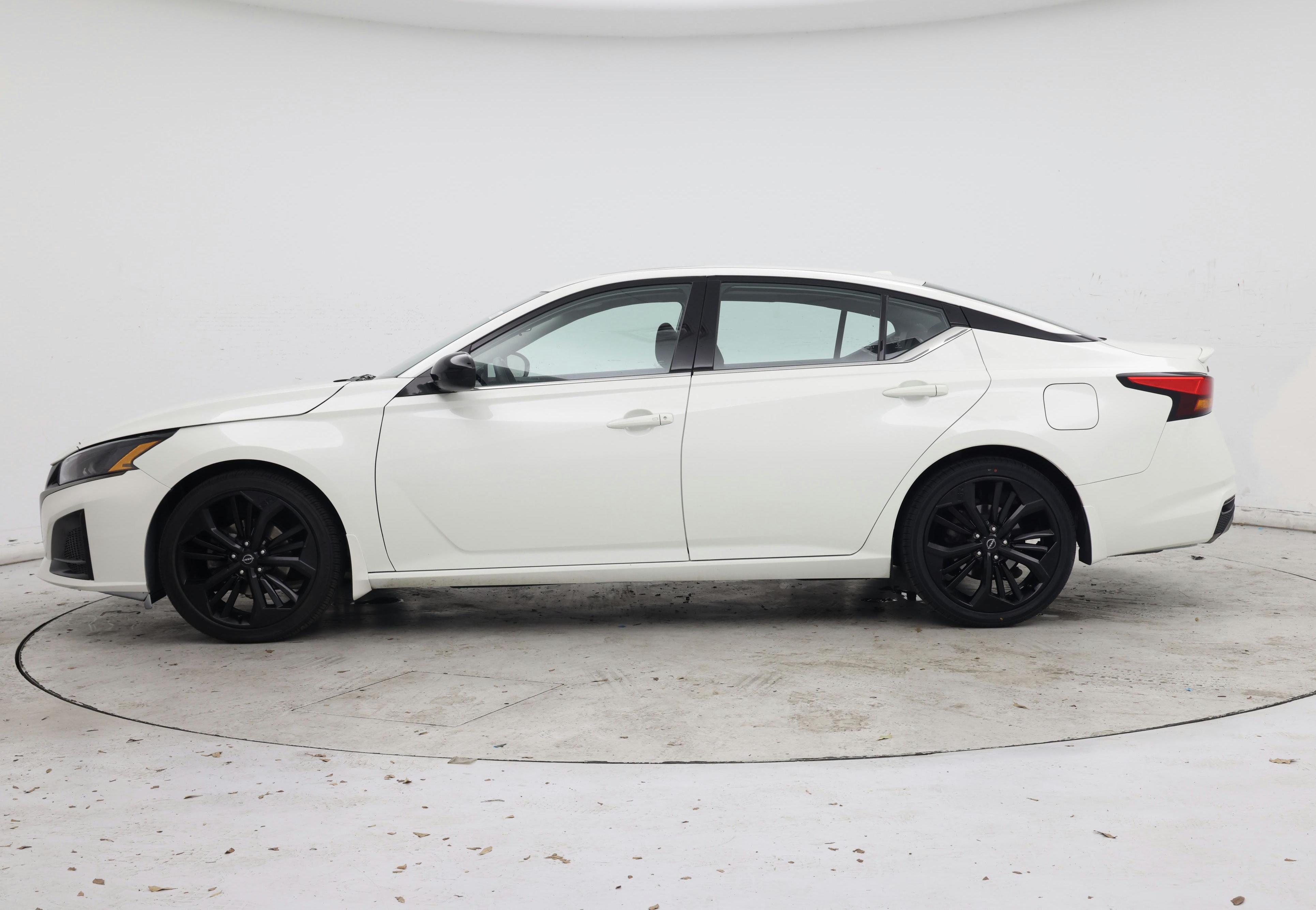 Thumbnail: 2023 Nissan Altima - 3