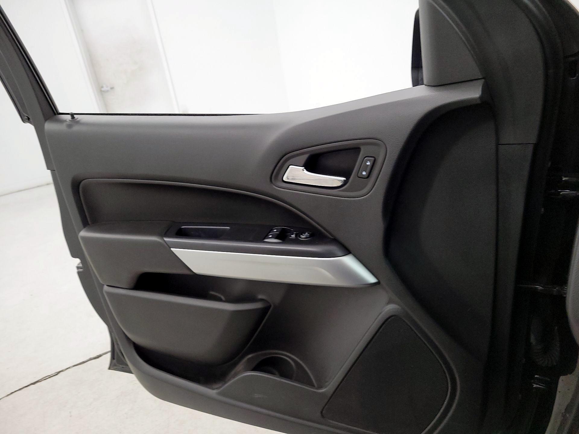 Thumbnail: 2022 Chevrolet Colorado - 12