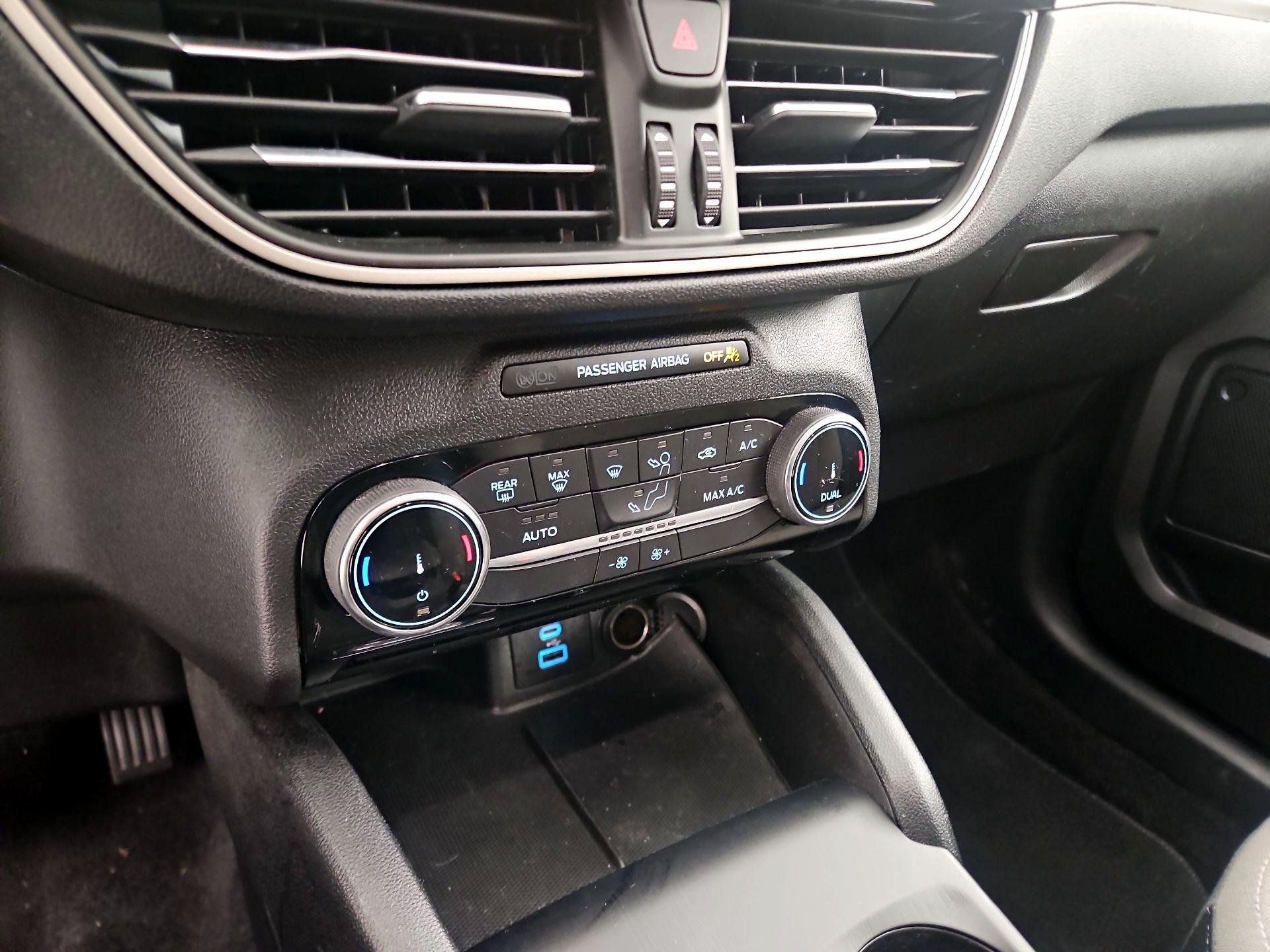 Thumbnail: 2022 Ford Escape - 16