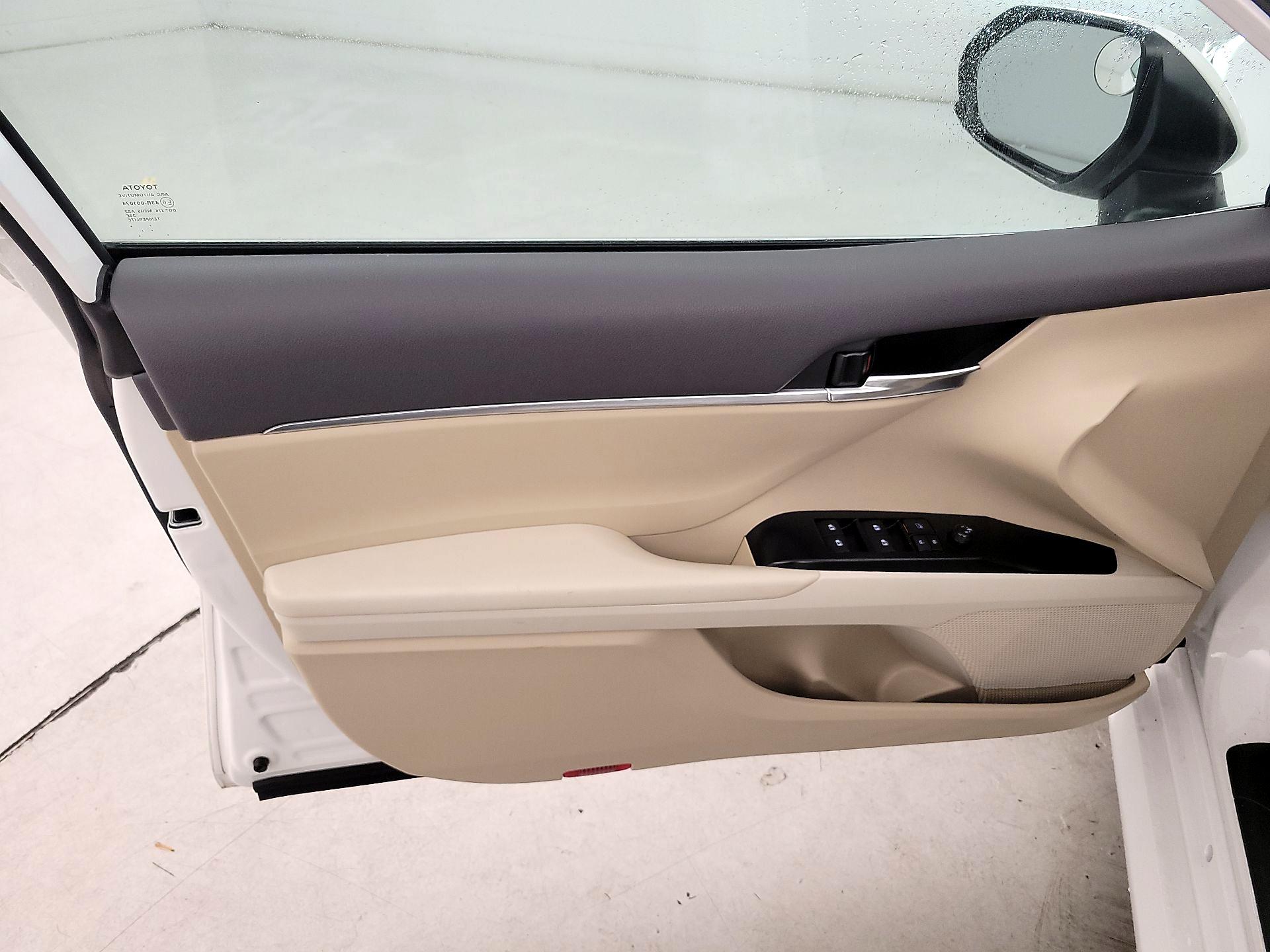 Thumbnail: 2020 Toyota Camry - 12