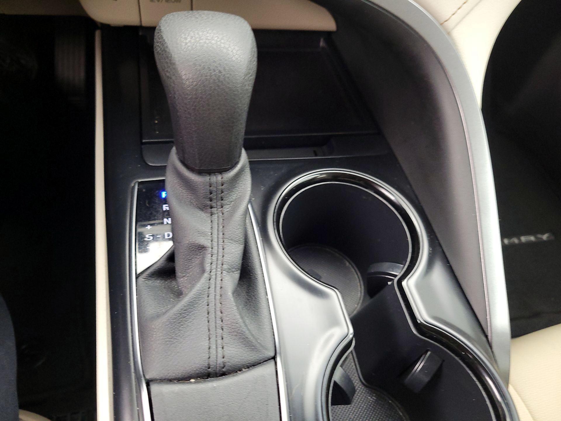 Thumbnail: 2020 Toyota Camry - 17