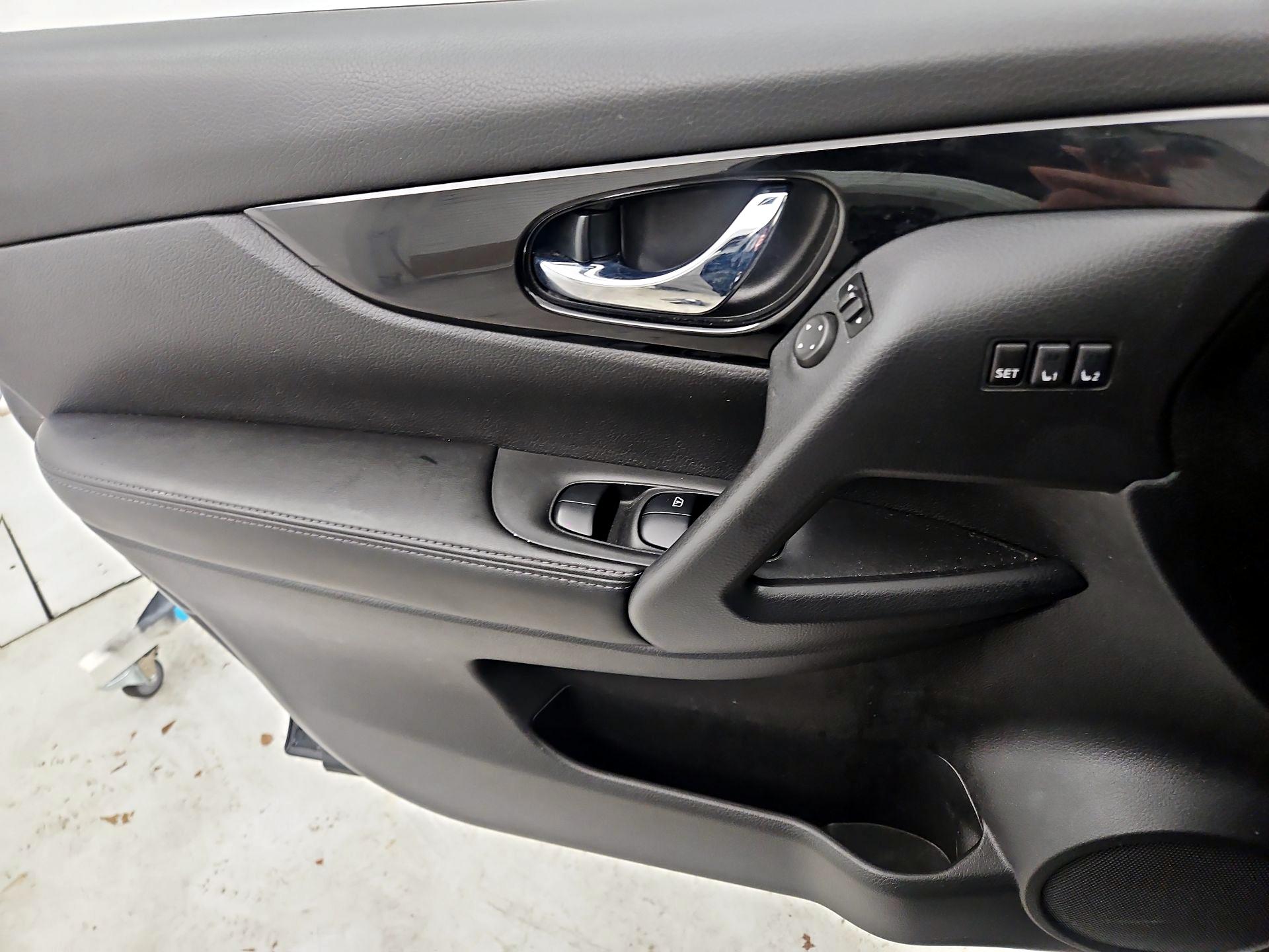 Thumbnail: 2022 Nissan Rogue Sport - 12