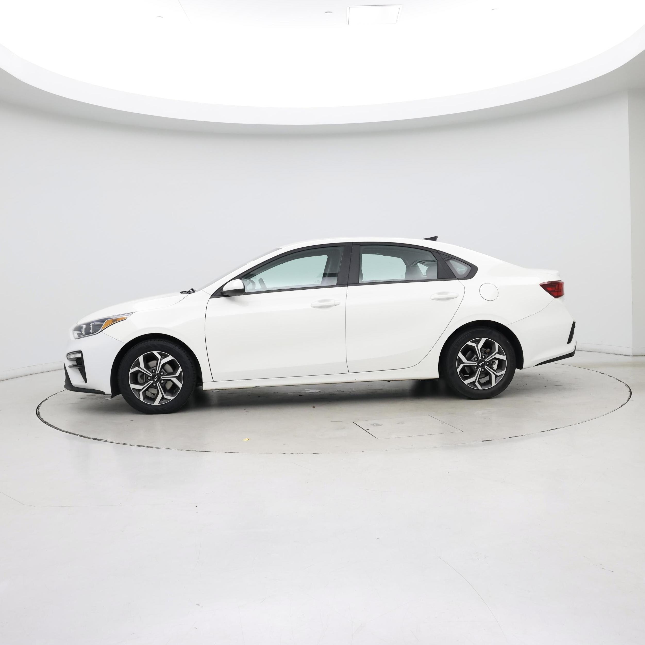 Thumbnail: 2020 Kia Forte - 3