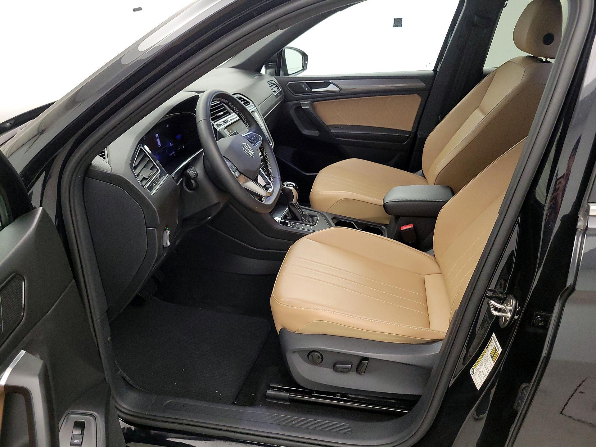 Thumbnail: 2023 Volkswagen Tiguan - 11