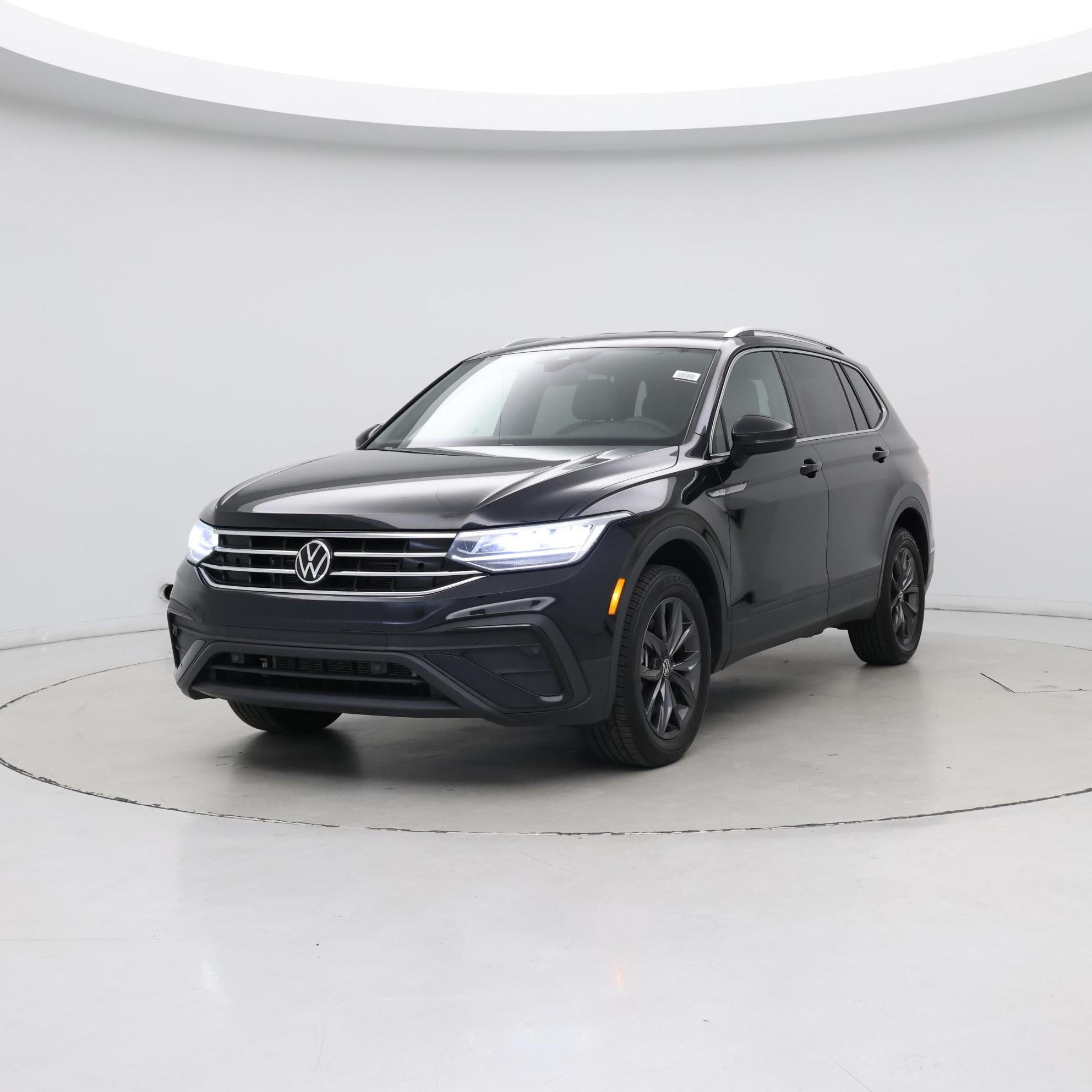Thumbnail: 2023 Volkswagen Tiguan - 4